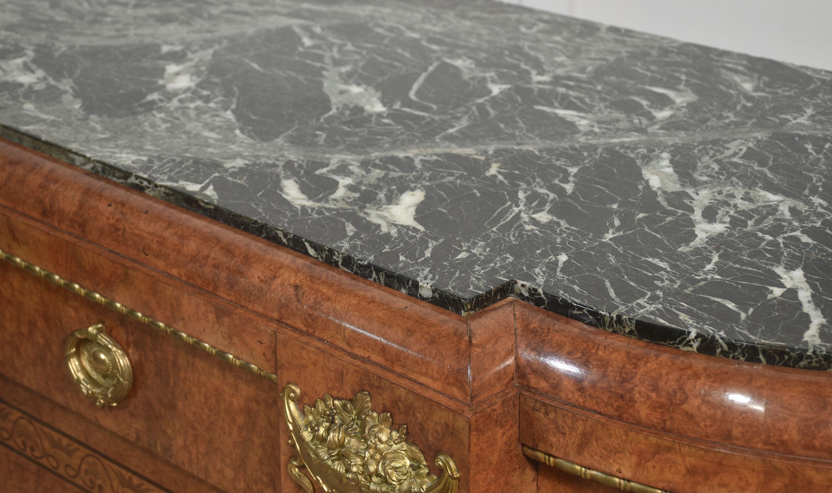 Credenza buffet in stile Luigi XV con ripiano in marmo in vendita 8