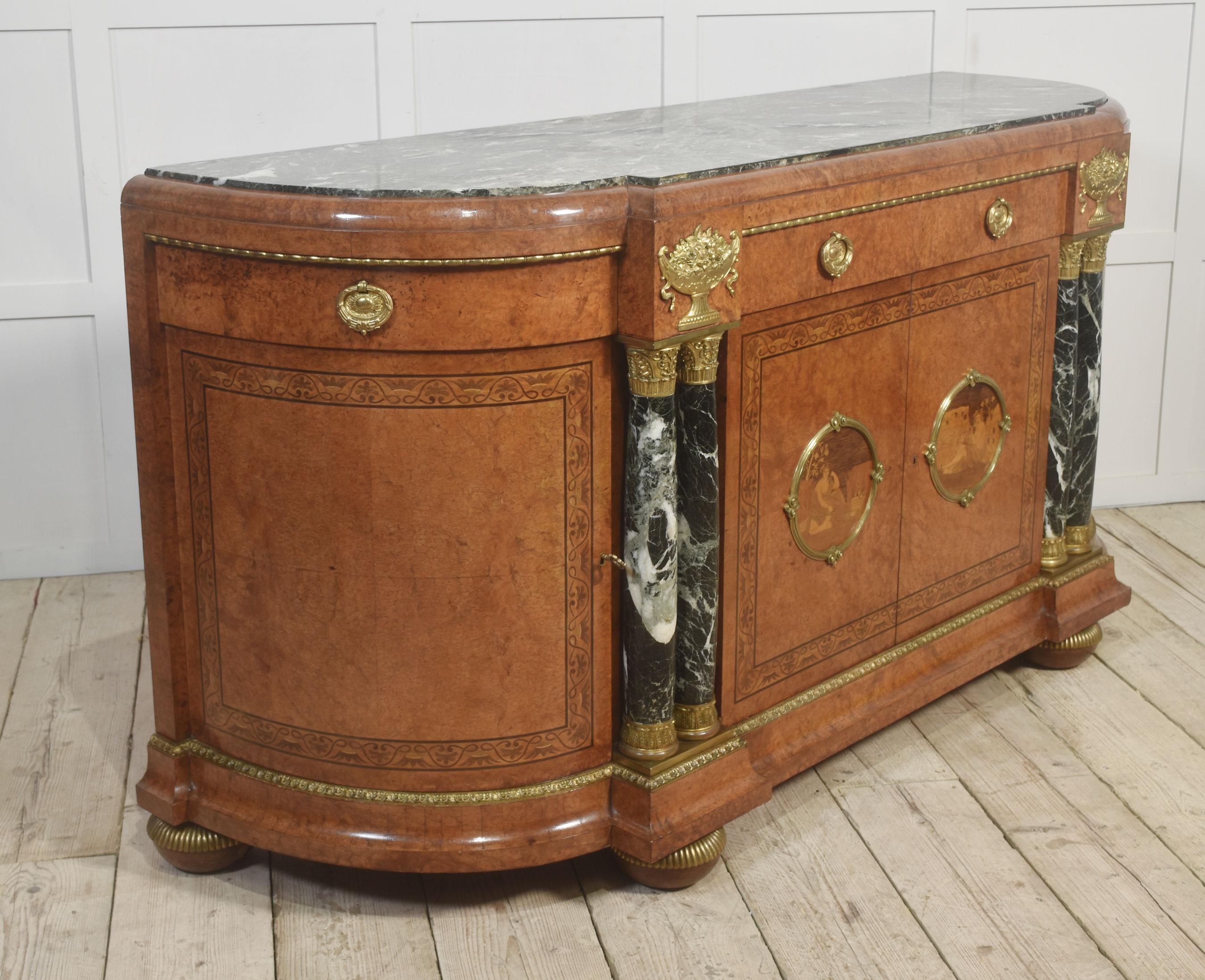 Credenza buffet in stile Luigi XV con ripiano in marmo in vendita 9