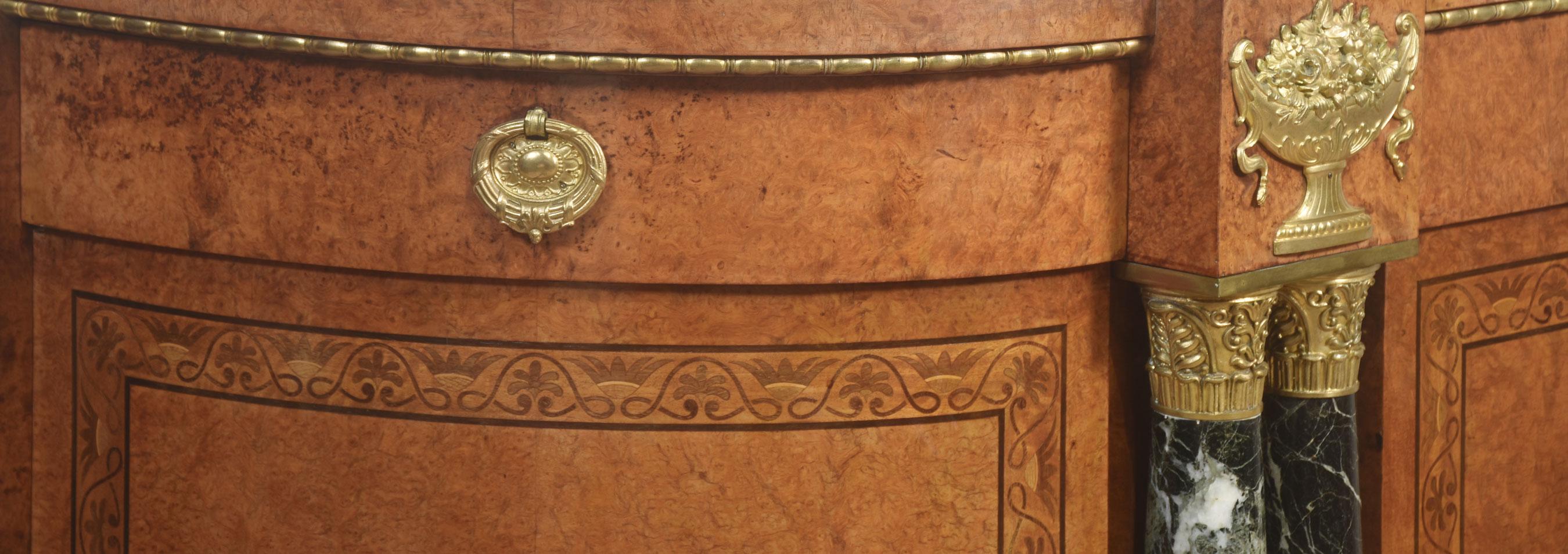 Credenza buffet in stile Luigi XV con ripiano in marmo in vendita 11
