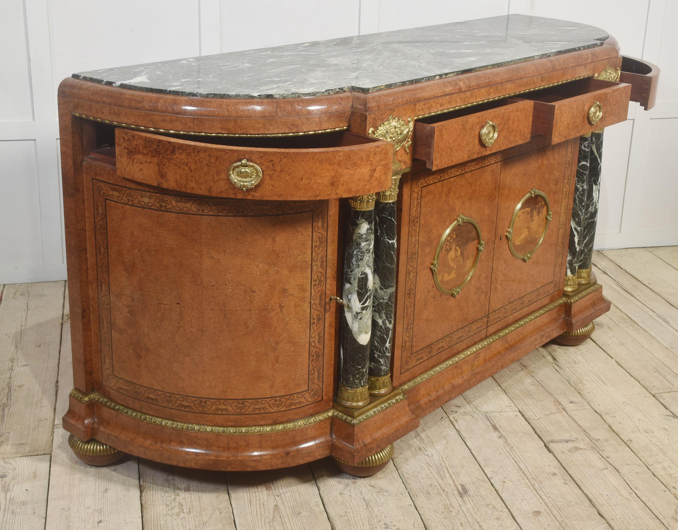 Credenza buffet in stile Luigi XV con ripiano in marmo in vendita 12