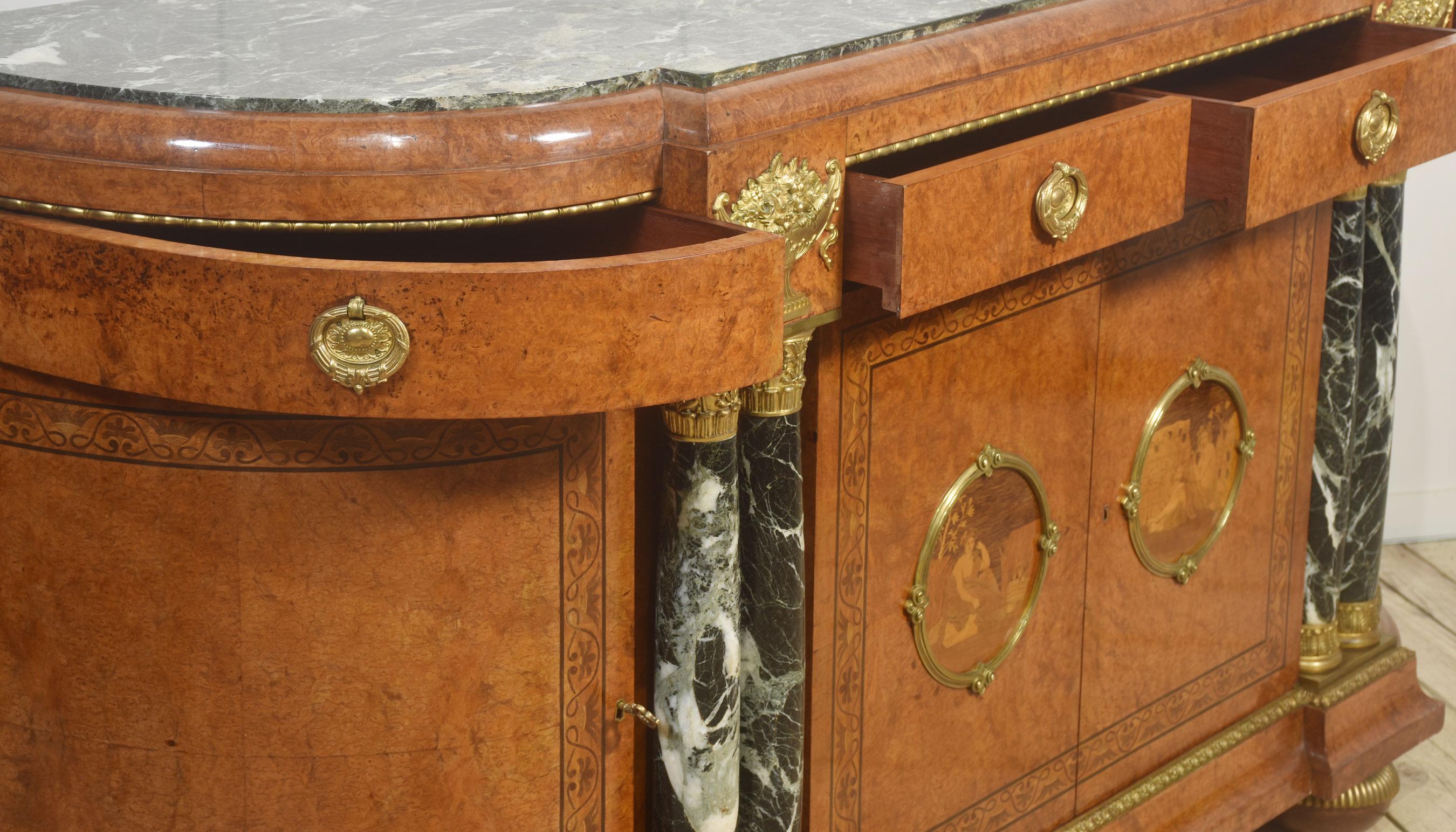 Credenza buffet in stile Luigi XV con ripiano in marmo in vendita 13