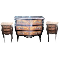 Commode en marqueterie Louis XV et paire de tables de chevet:: ensemble de chambre à coucher français