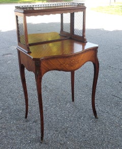 Louis XV Intarsien verspiegelte und vergoldete Bonheur Du Jour Damen-Büro-Vase