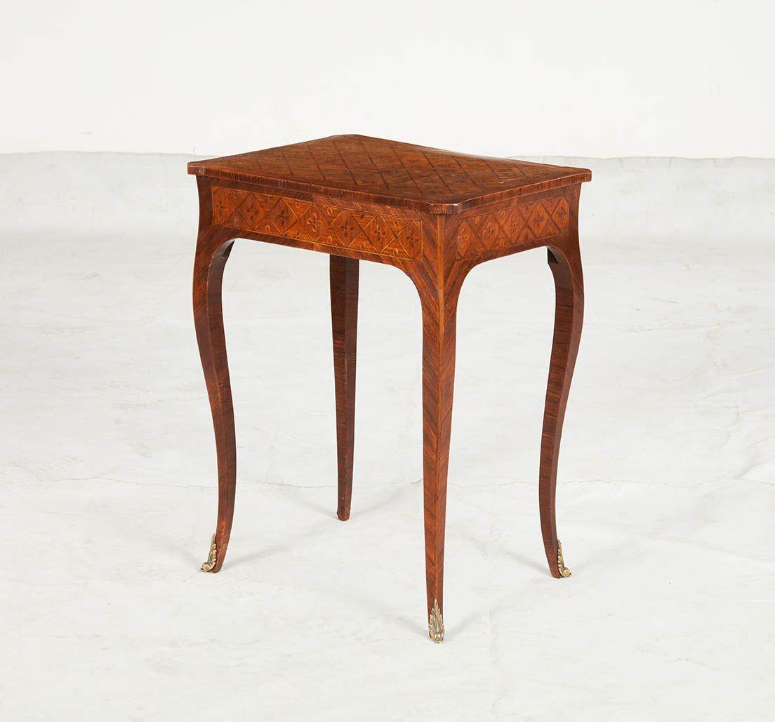 Table marquetée Louis XV en vente 5