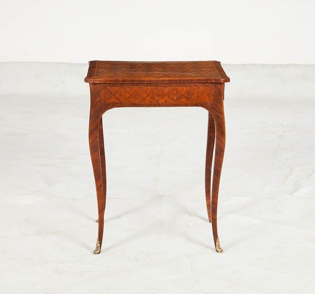 Table marquetée Louis XV en vente 2