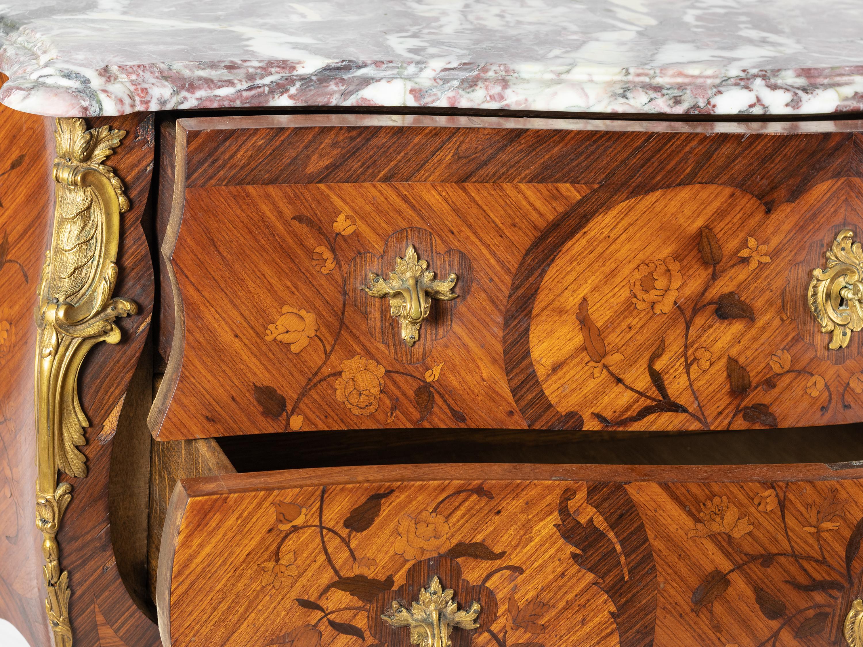 Francese Commode Luigi XV A. Mathieu 18° secolo in vendita