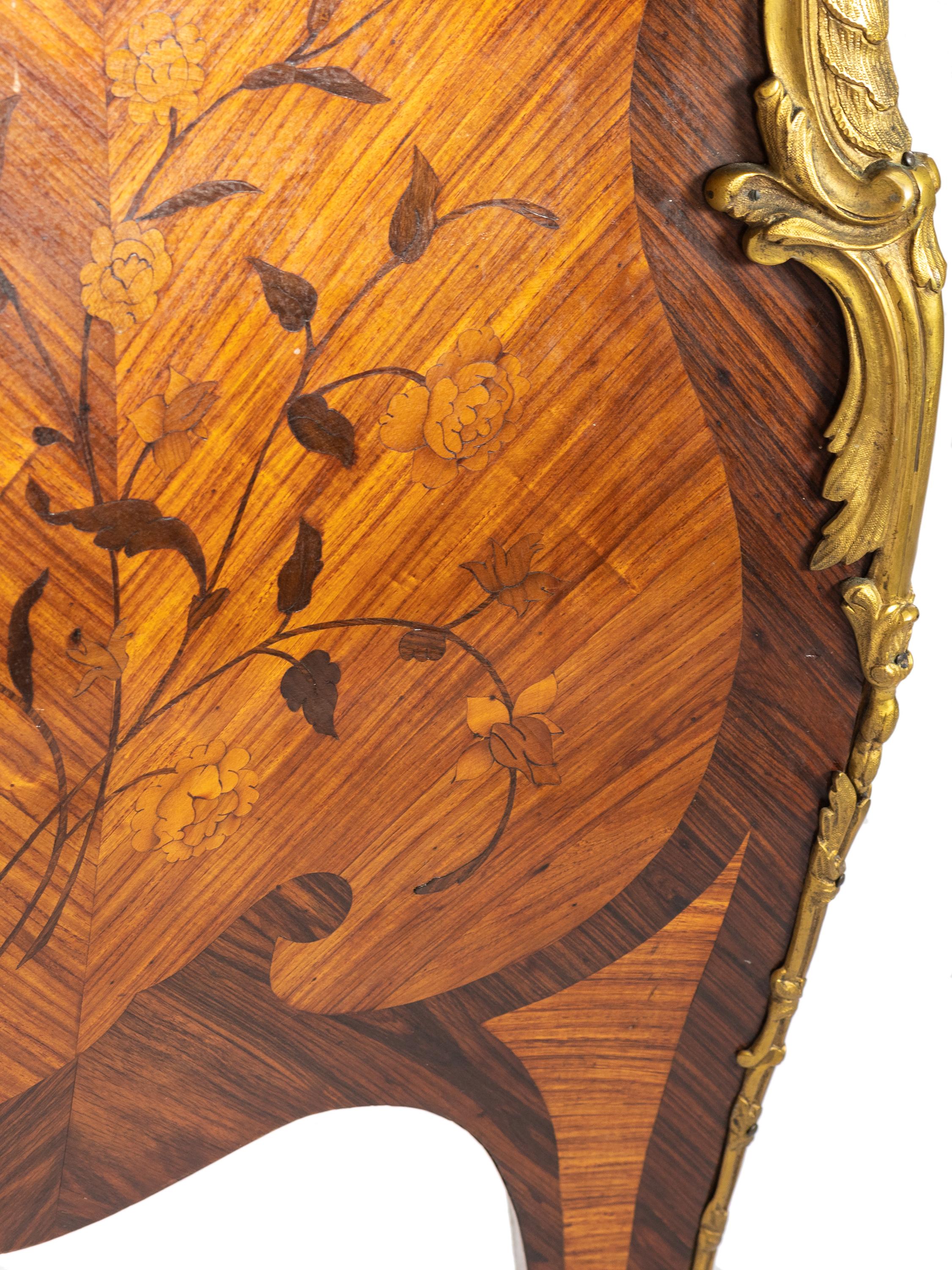 Fino al XVIII secolo Commode Luigi XV A. Mathieu 18° secolo in vendita