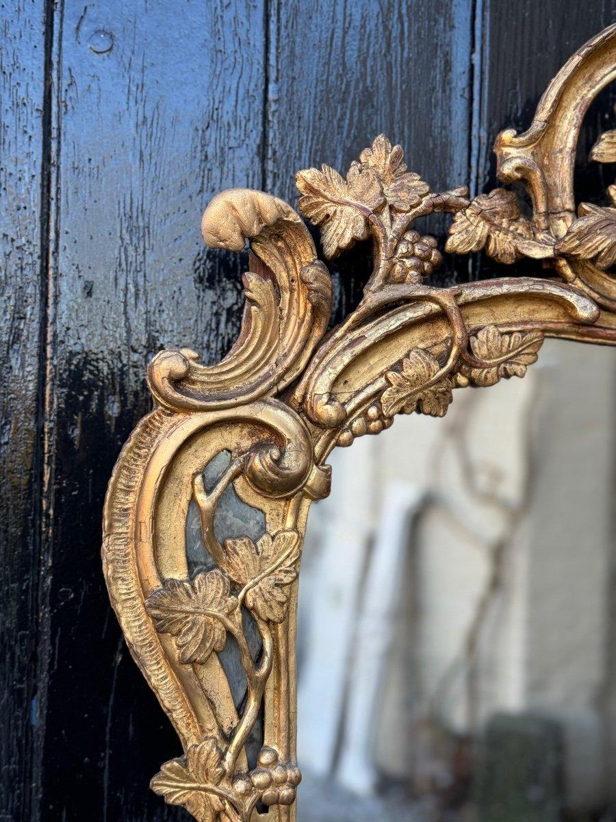 18th Century and Earlier Louis XV Mirror In Carved And Gilded Wood With Parecloses For Sale