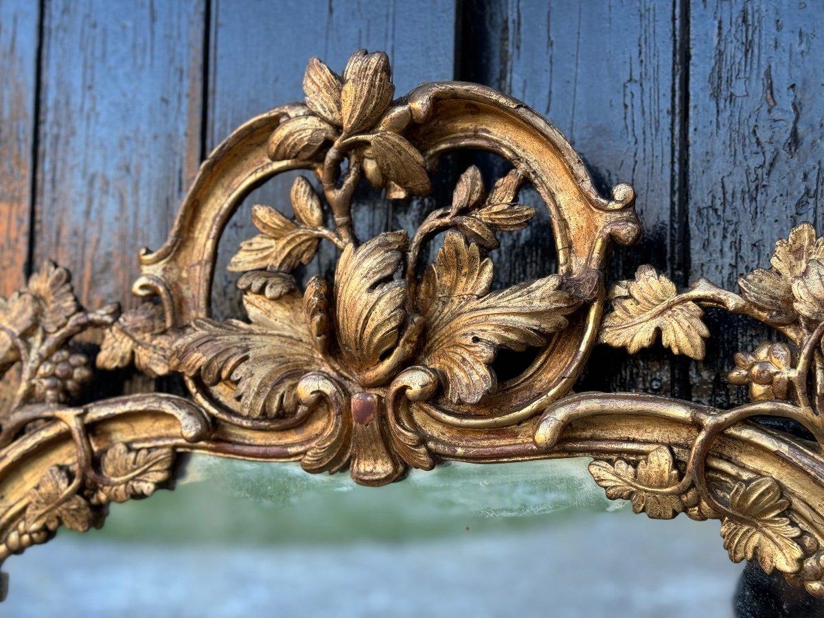 Miroir Louis XV en bois sculpté et doré avec par-closes en vente 1