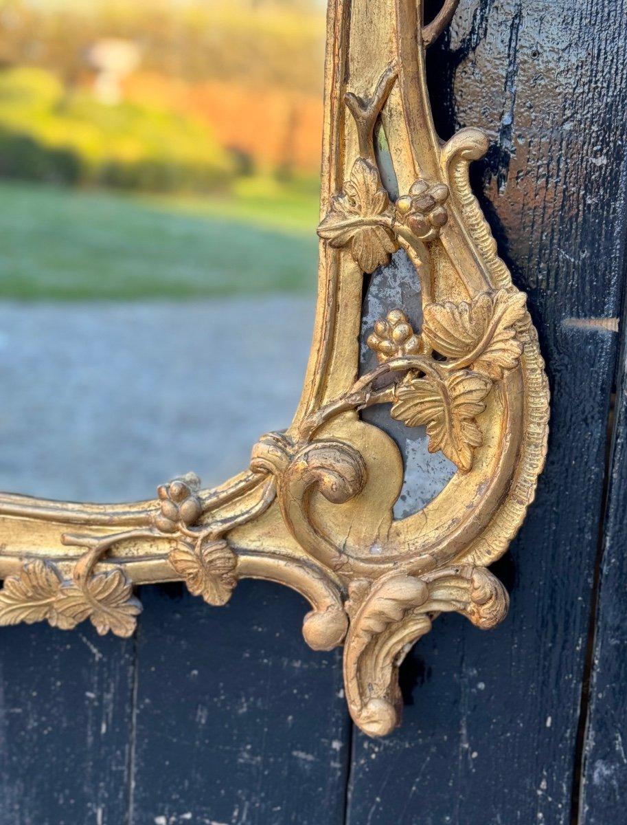 Miroir Louis XV en bois sculpté et doré avec par-closes en vente 2