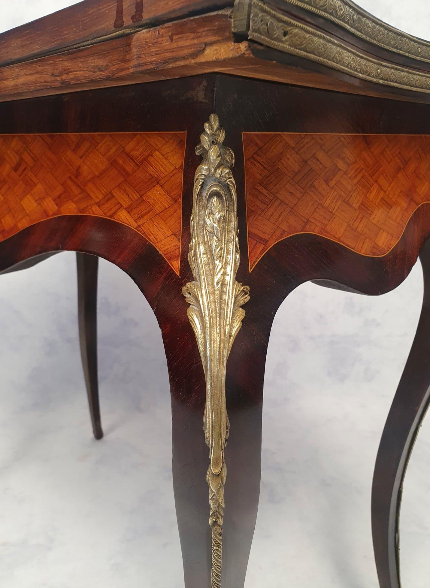 Louis XV. Napoleon III. Spieltisch, Intarsien, Palisanderholz und Palisanderholz, 19. Jahrhundert im Angebot 4