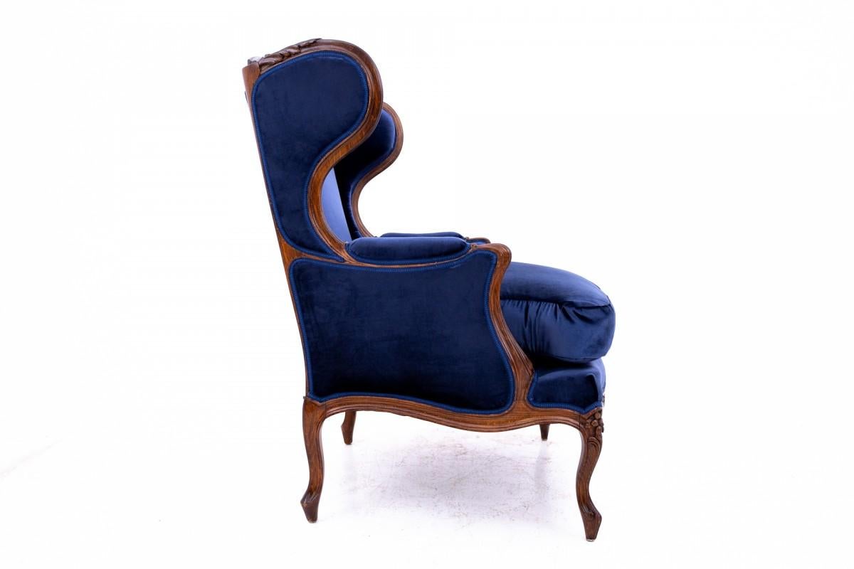 French Louis XV Navy Blue Armchair, France, circa 1910. Restored. For Sale
