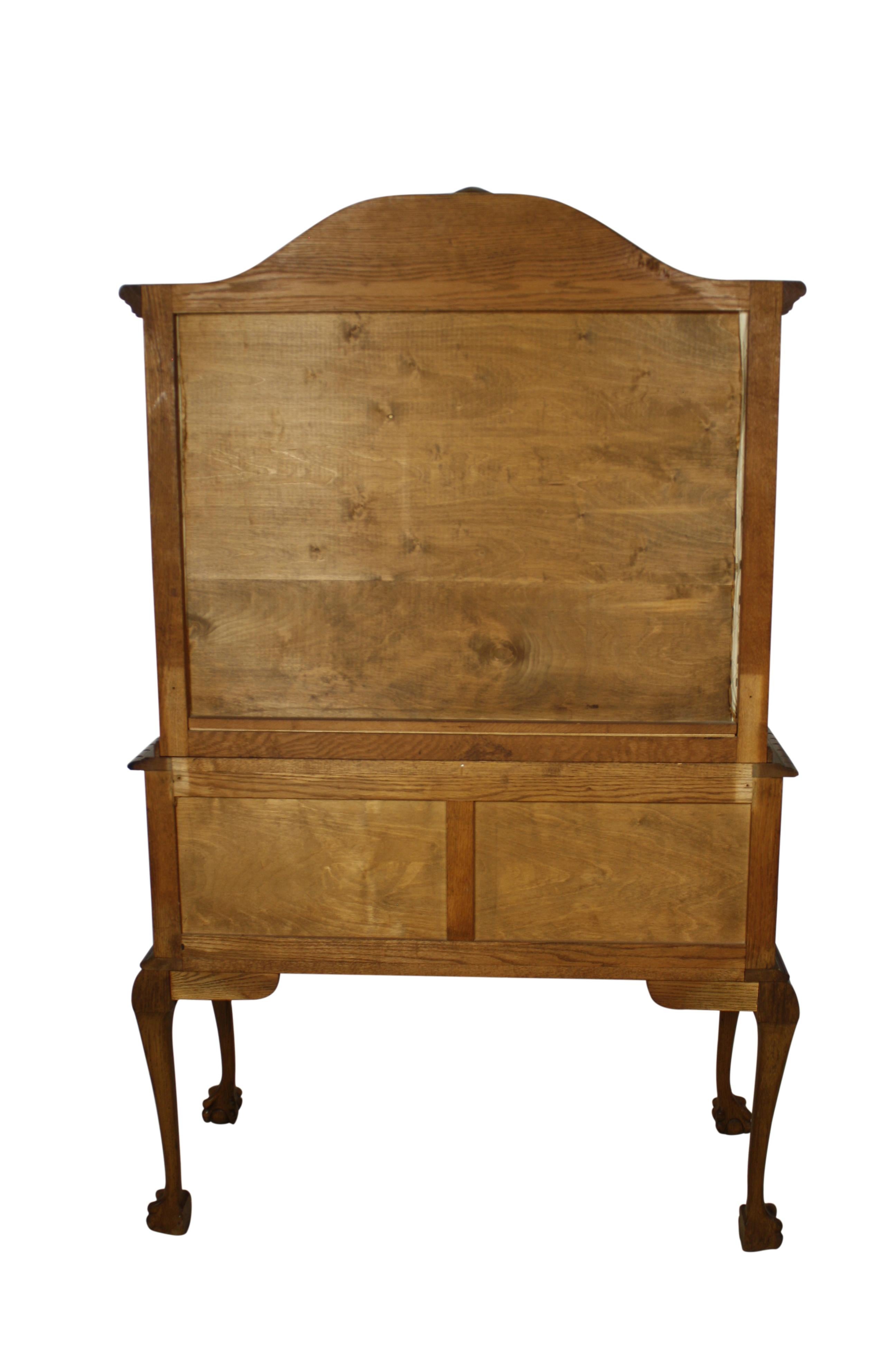 Louis XV Oak Cabinet with Quilted Interior and Glass Shelf, circa 1895 For Sale 3