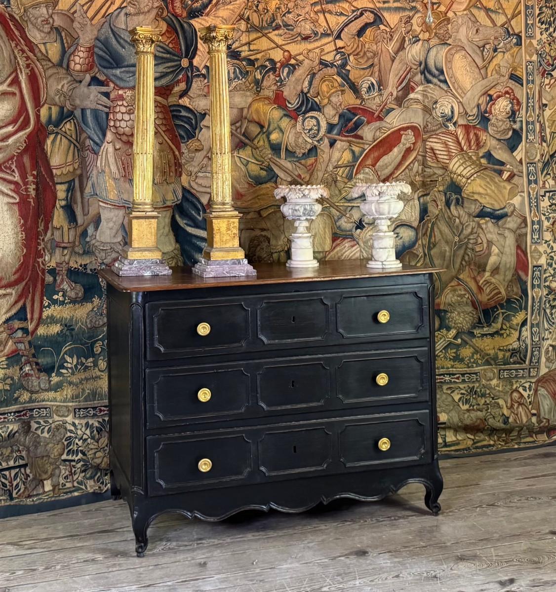 Cómoda Luis XV de roble, pátina negra, siglo XVIII en venta 4