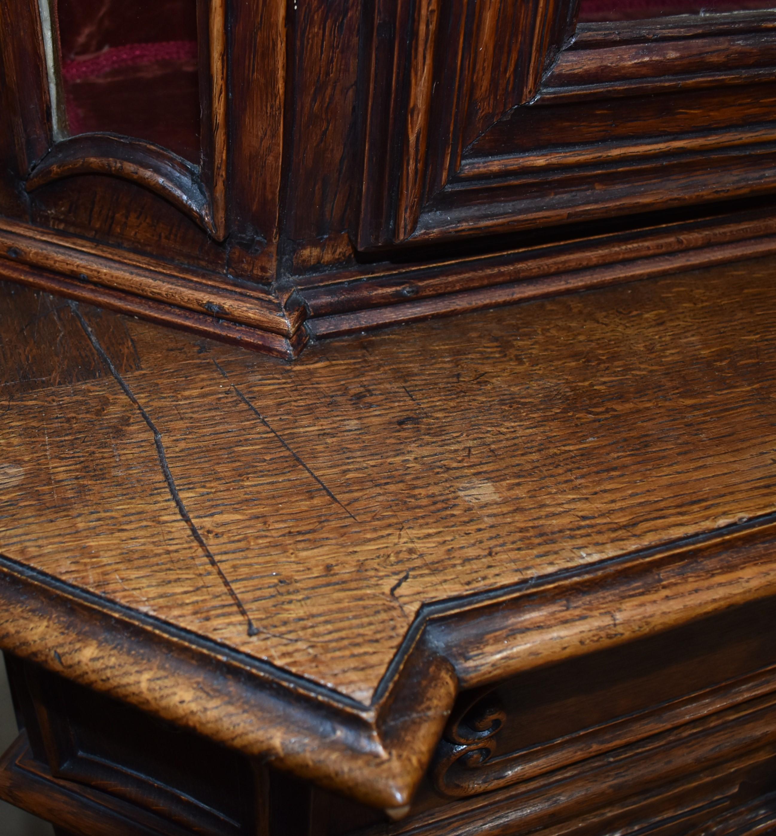 Louis XV Oak Display Cabinet, circa 1780 For Sale 4