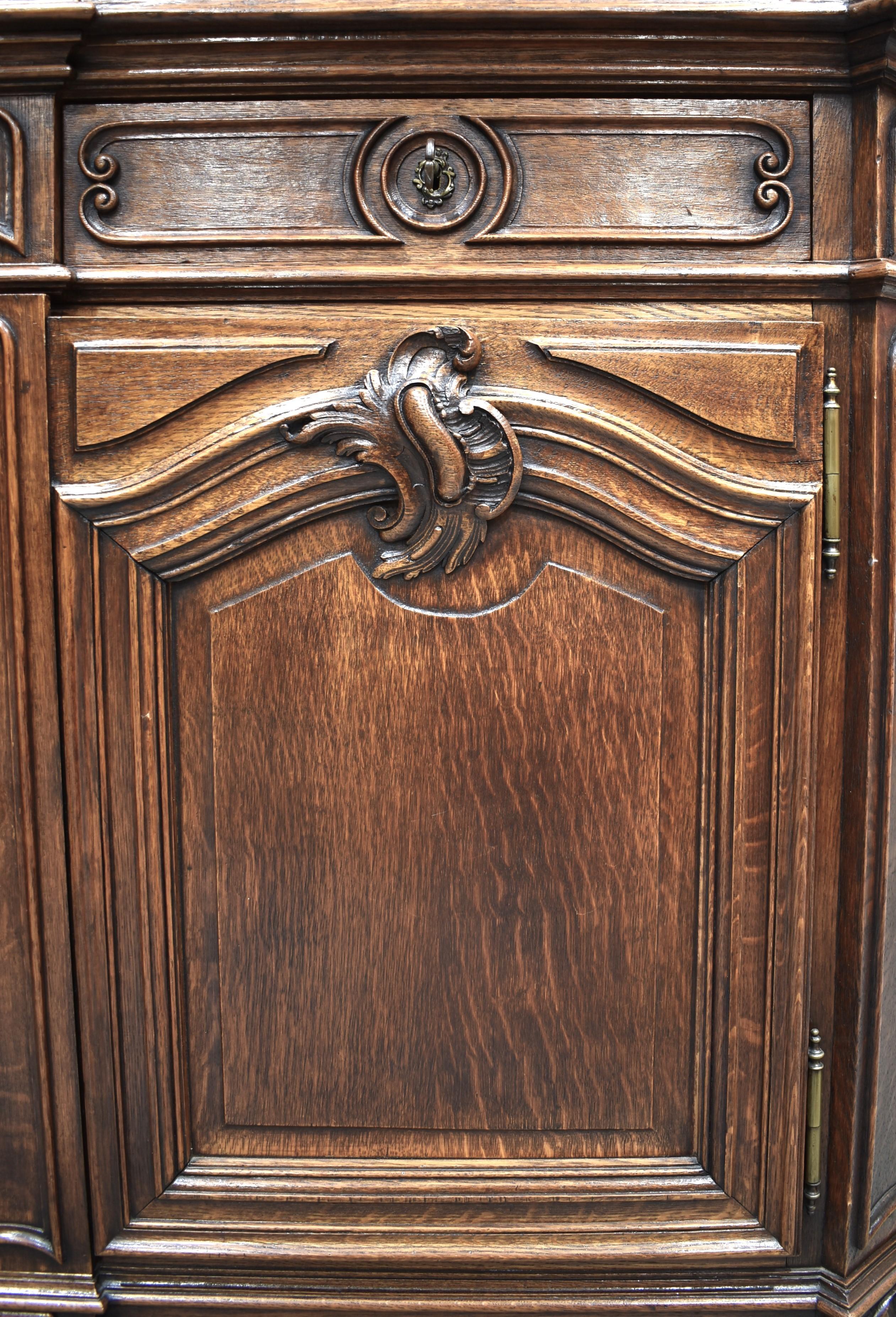 18th Century Louis XV Oak Display Cabinet, circa 1780 For Sale