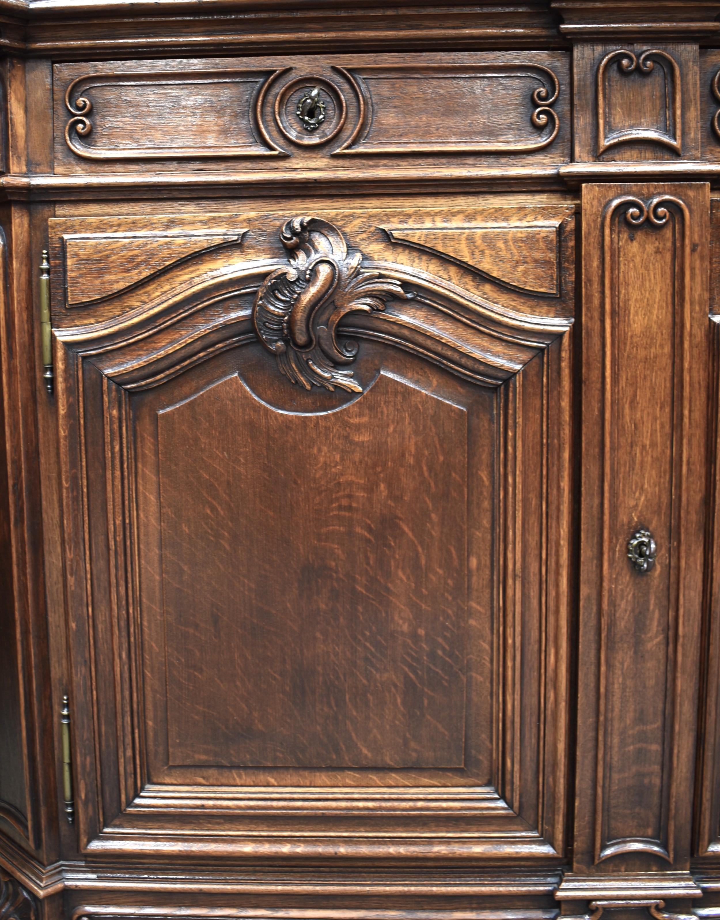 Louis XV Oak Display Cabinet, circa 1780 For Sale 1