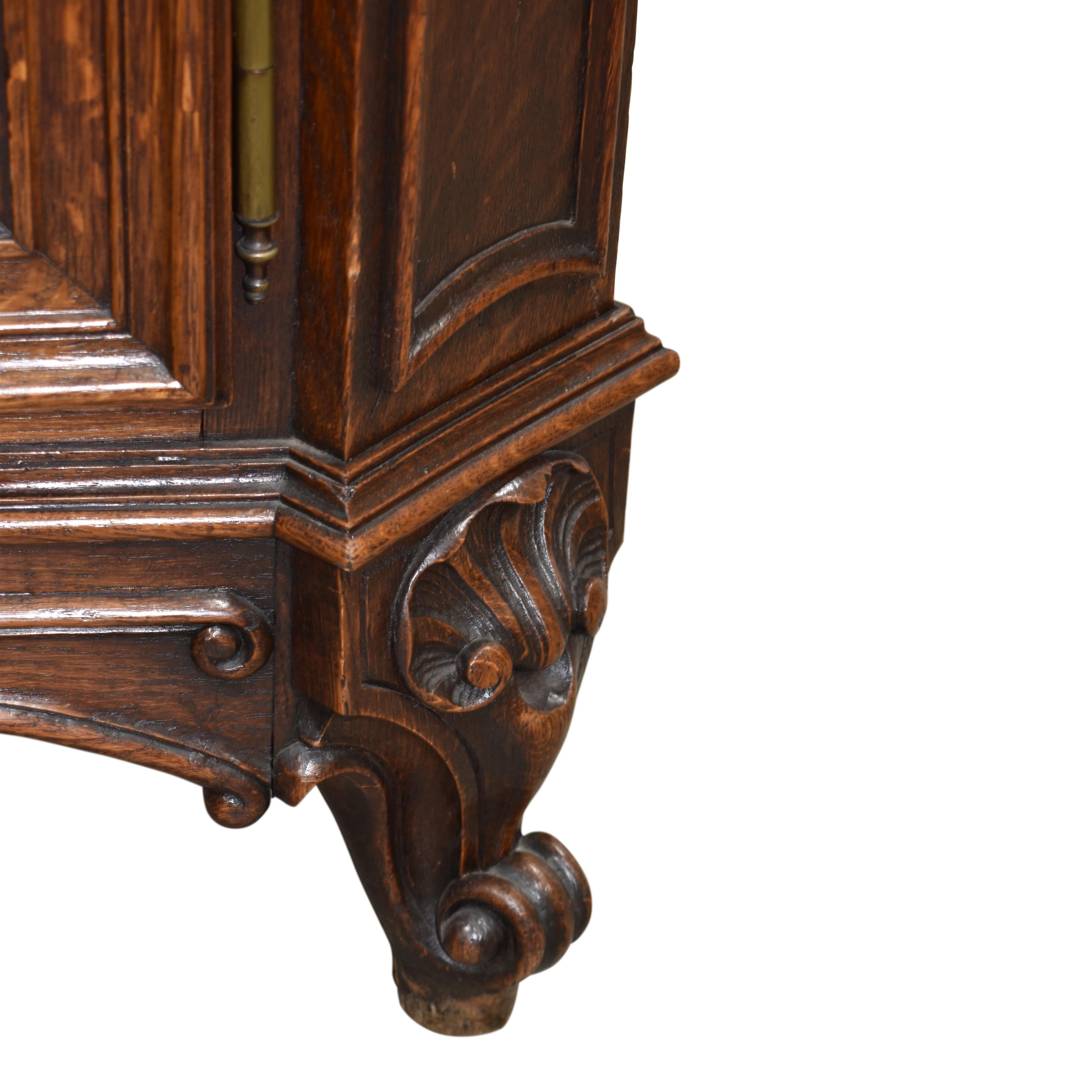 Louis XV Oak Display Cabinet, circa 1780 For Sale 3
