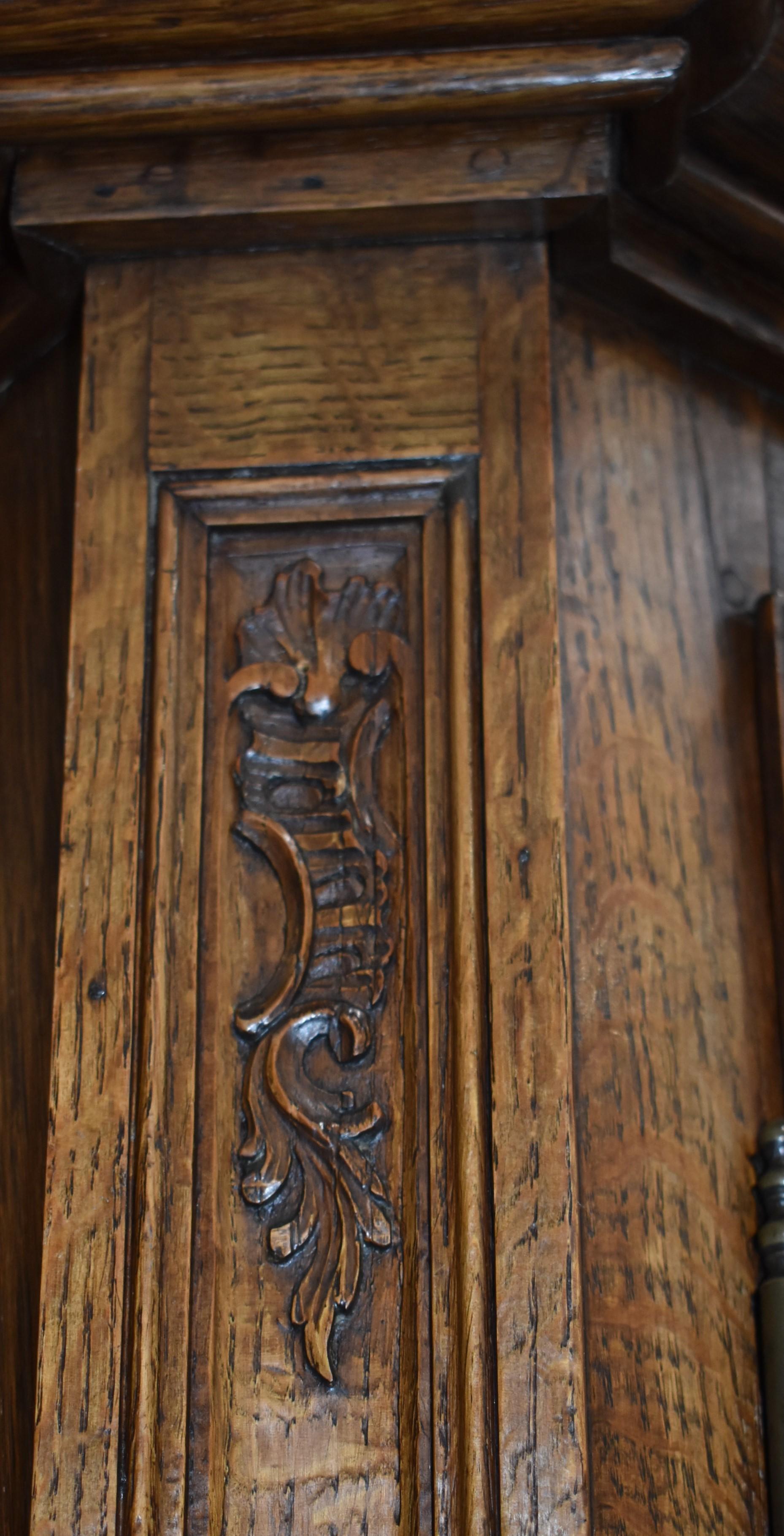 XIX secolo Mobiletto con conchiglia in Oak Luigi XV, 1885 circa in vendita