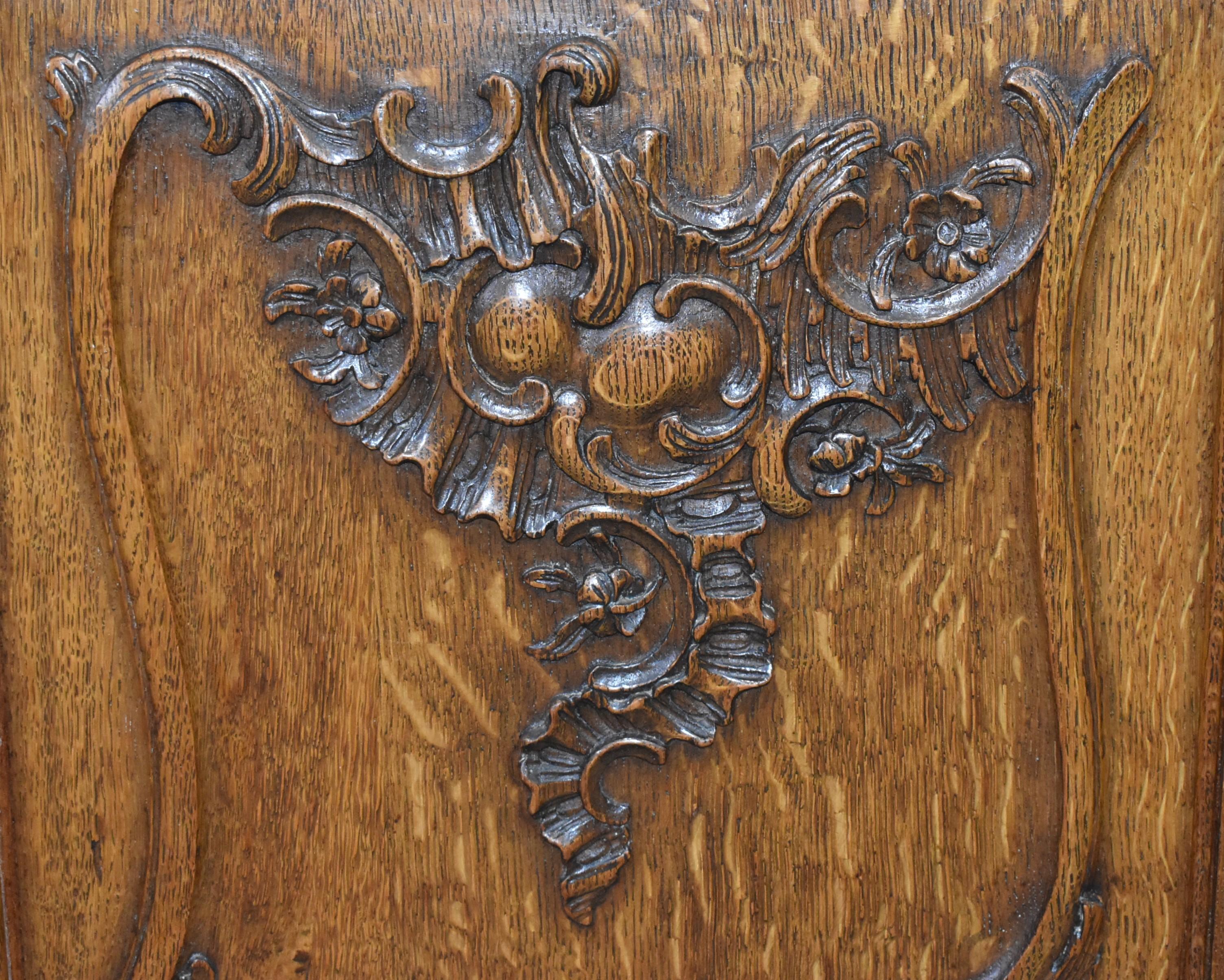 Mobiletto con conchiglia in Oak Luigi XV, 1885 circa in vendita 1