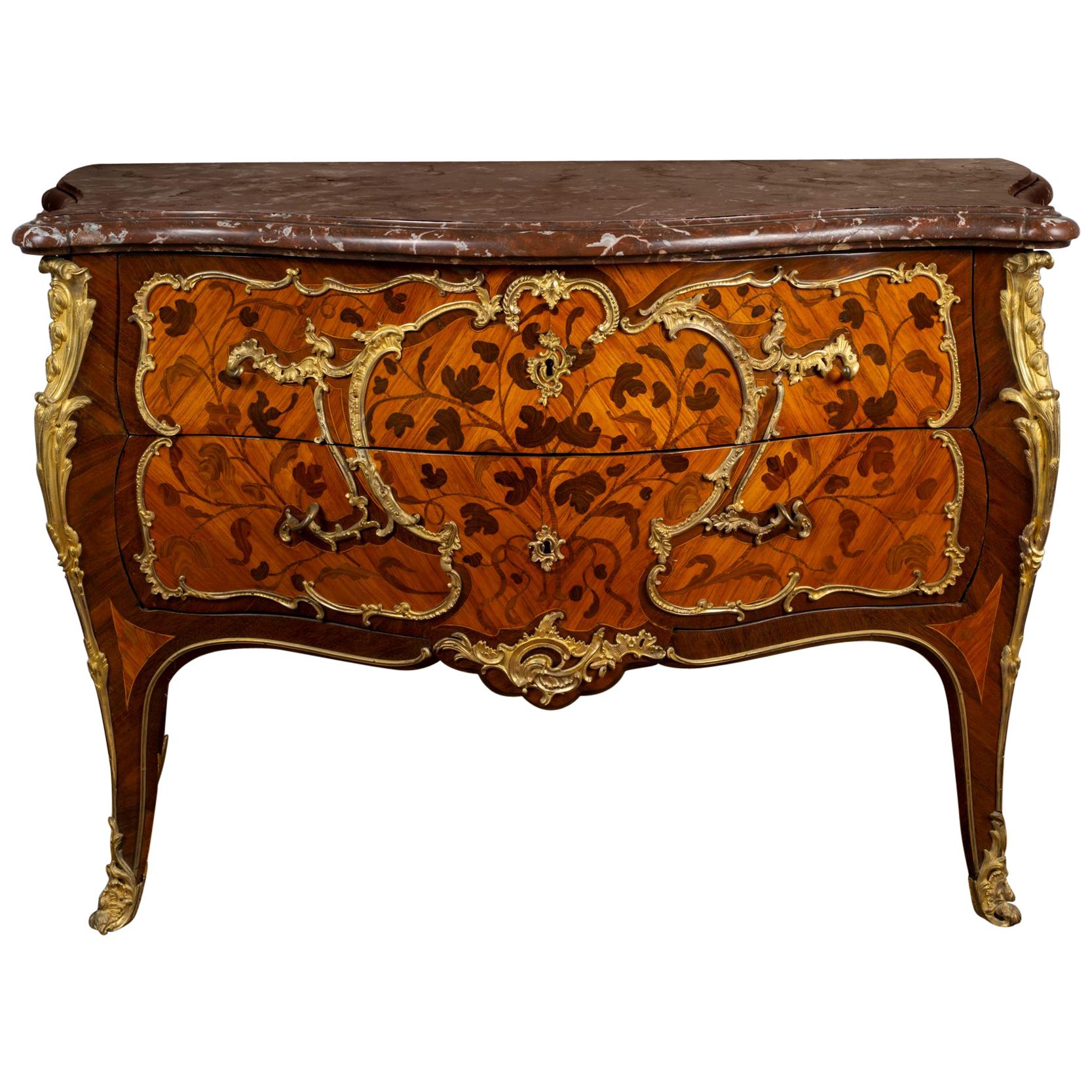 Commode Louis XV en bois de tulipier et bois de Bout montée en bronze doré, estampillée Chevallier en vente