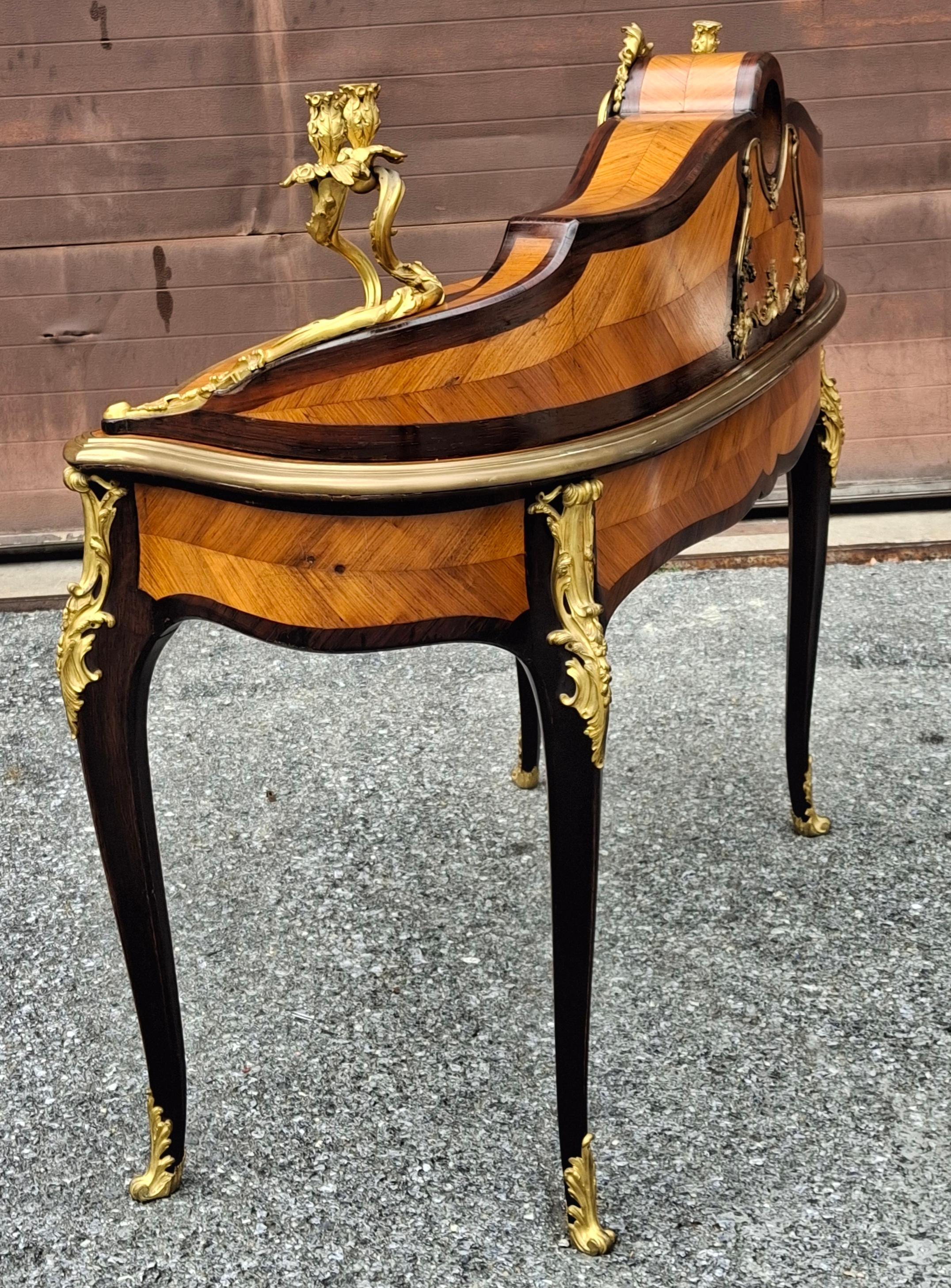 Bureau da donna Luigi XV in legno di tulipano Ormolu e intarsio di Kingwood con piano in pelle in vendita 4