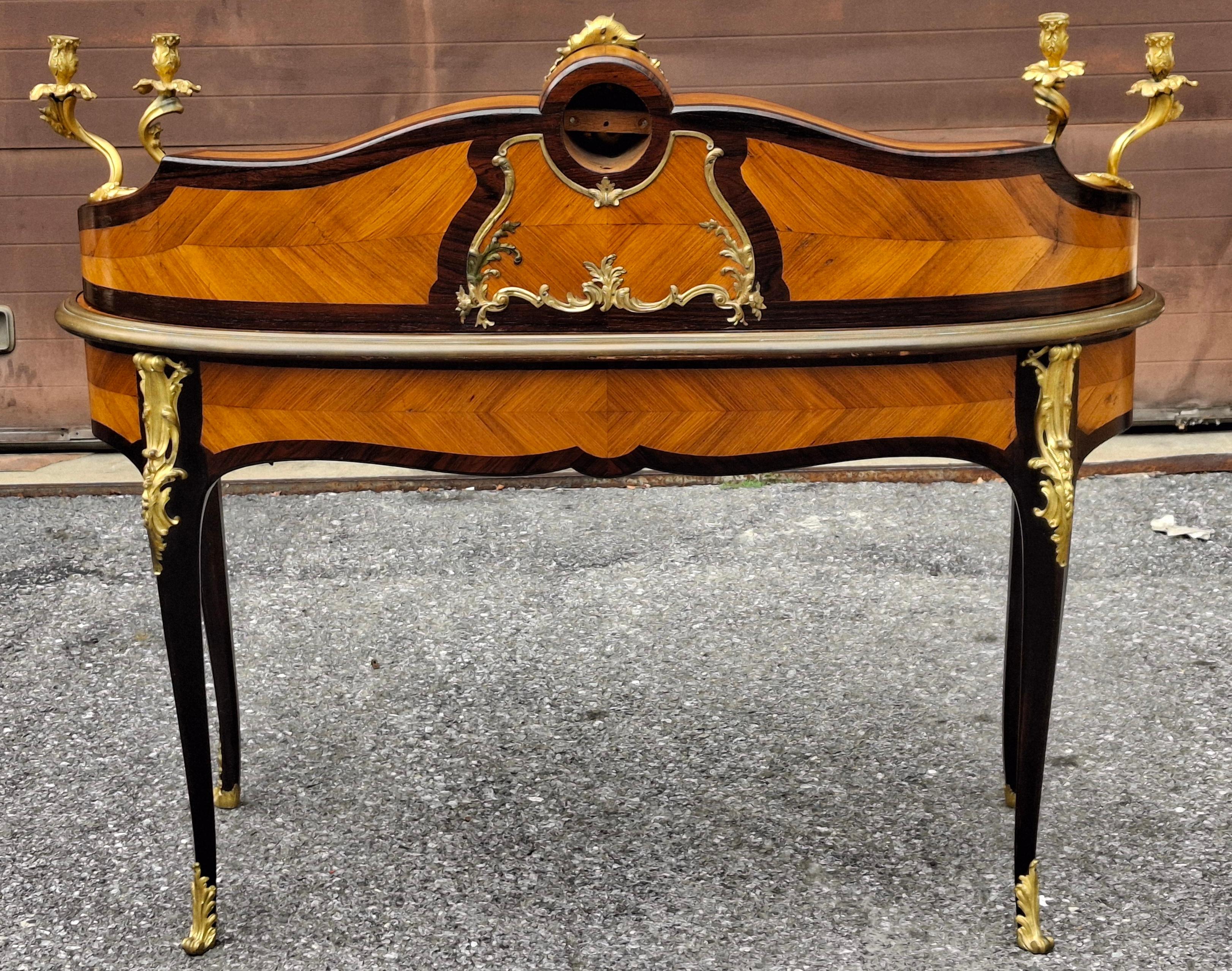 Bureau da donna Luigi XV in legno di tulipano Ormolu e intarsio di Kingwood con piano in pelle in vendita 8