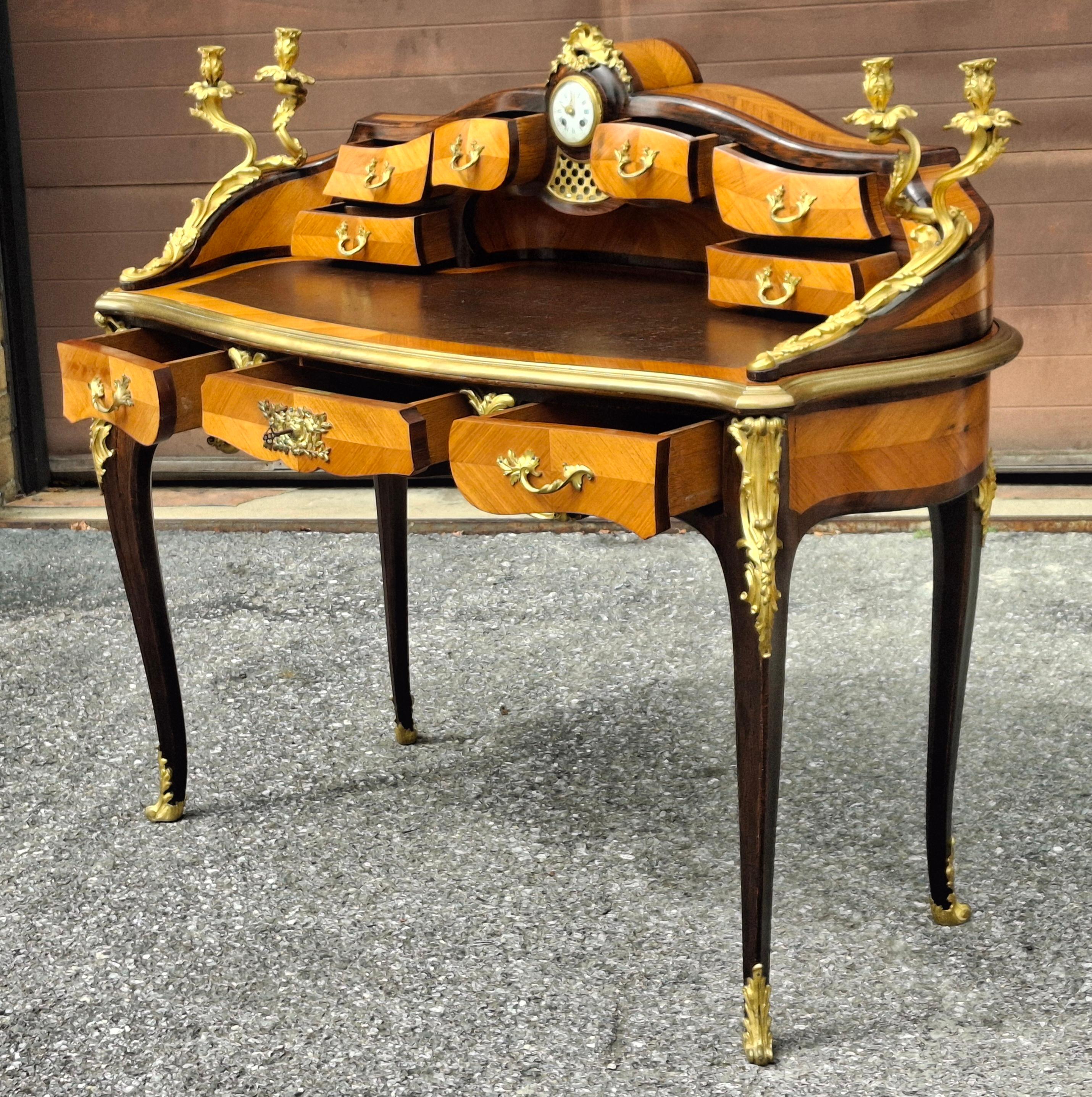 Bureau da donna Luigi XV in legno di tulipano Ormolu e intarsio di Kingwood con piano in pelle in vendita 9