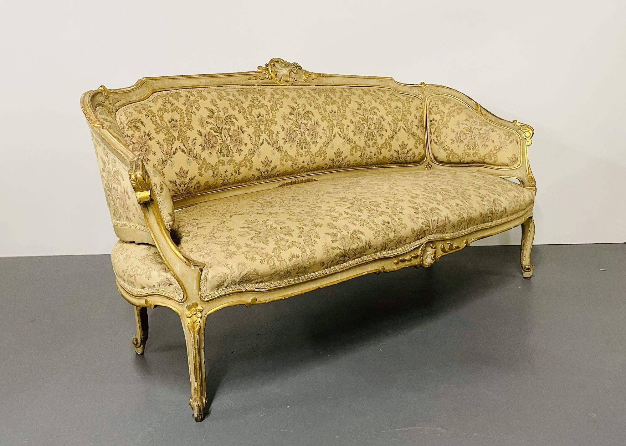Suite de salon peinte de style Louis XV, banquette, 4 chaises d'appoint, table centrale, piédestal Bon état - En vente à Stamford, CT
