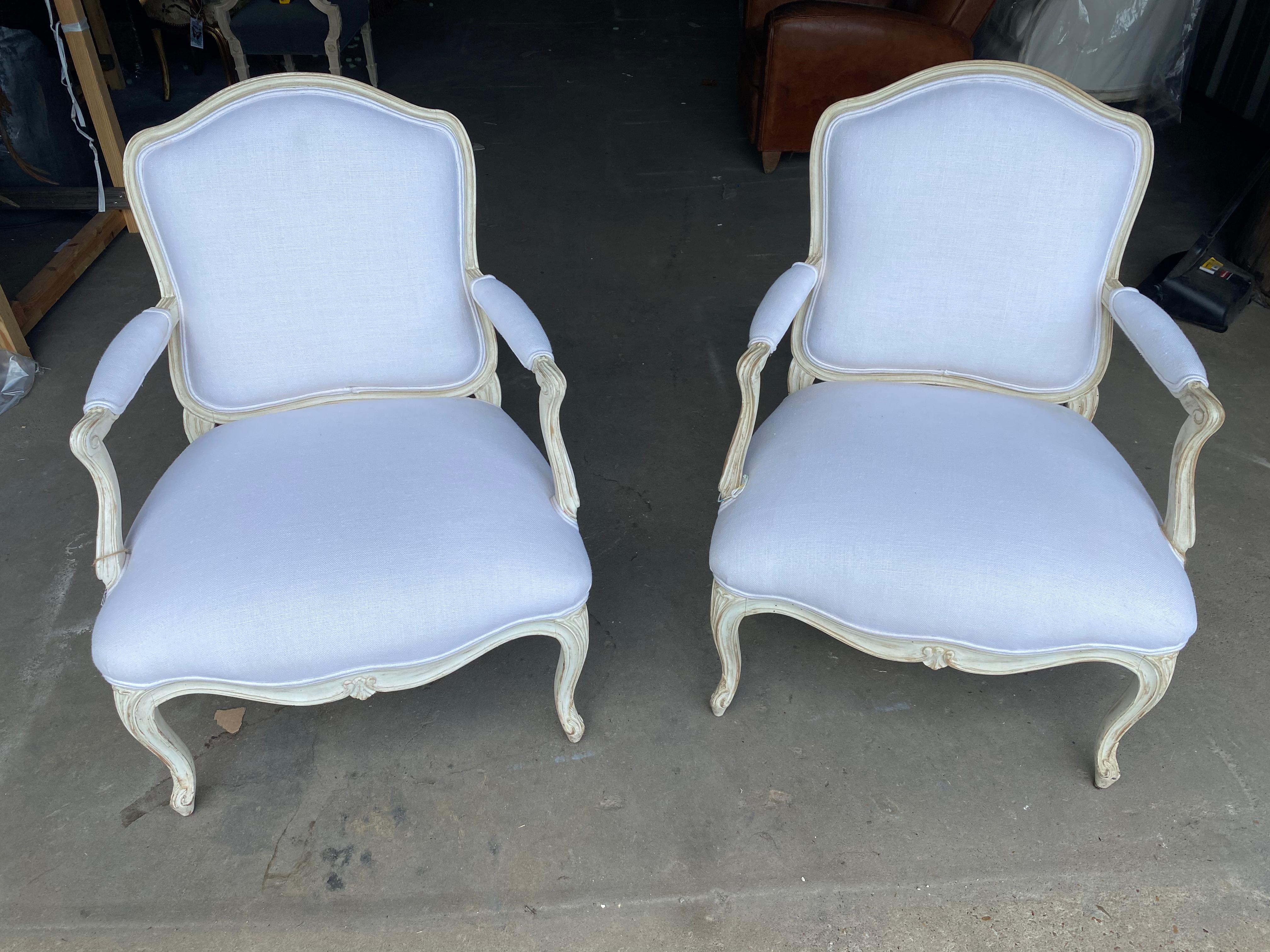 Contemporary Louis XV Pair of Chairs in Linen