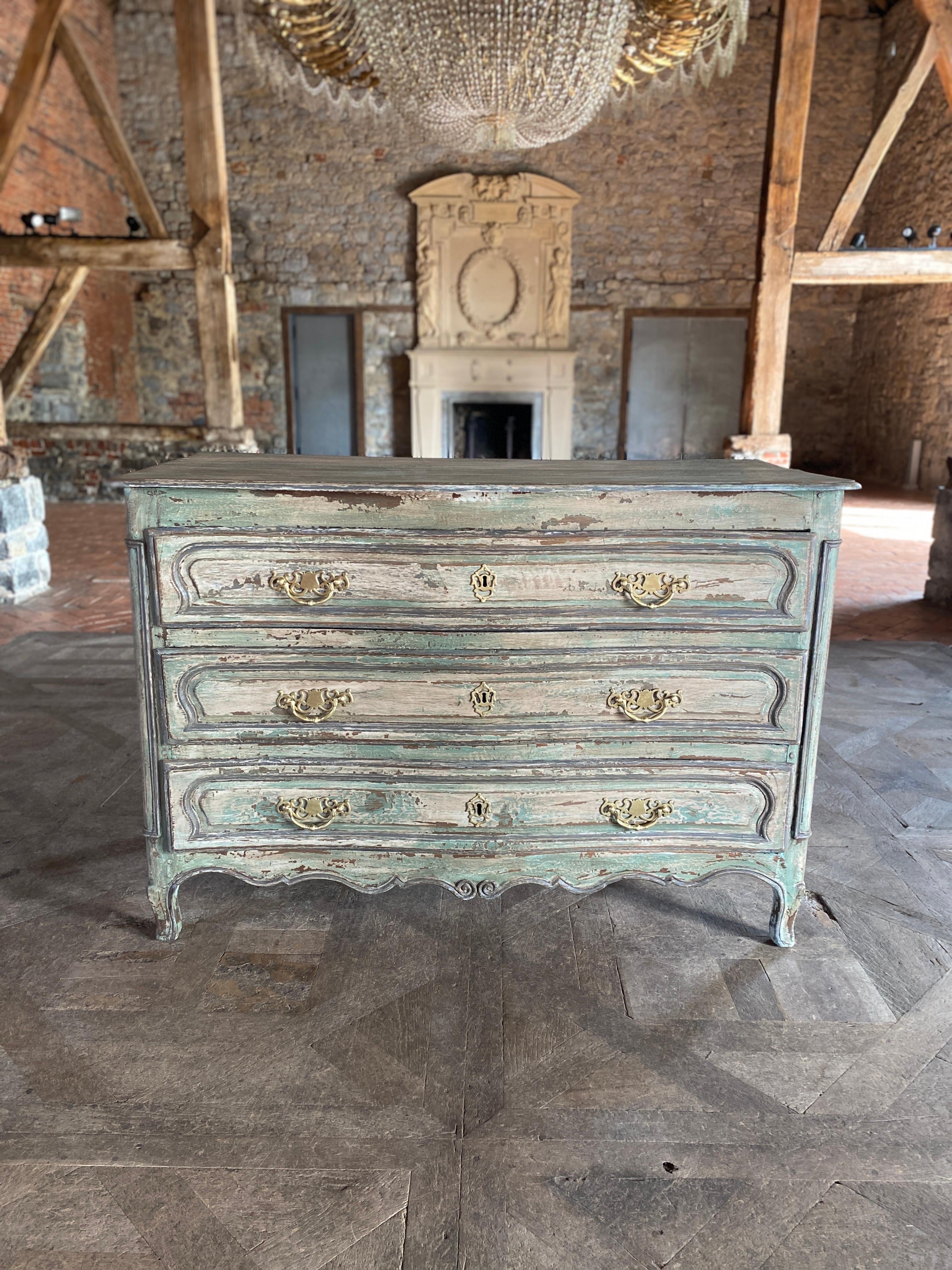 Louis XV patinated curved chest of drawers 18th century  For Sale 4
