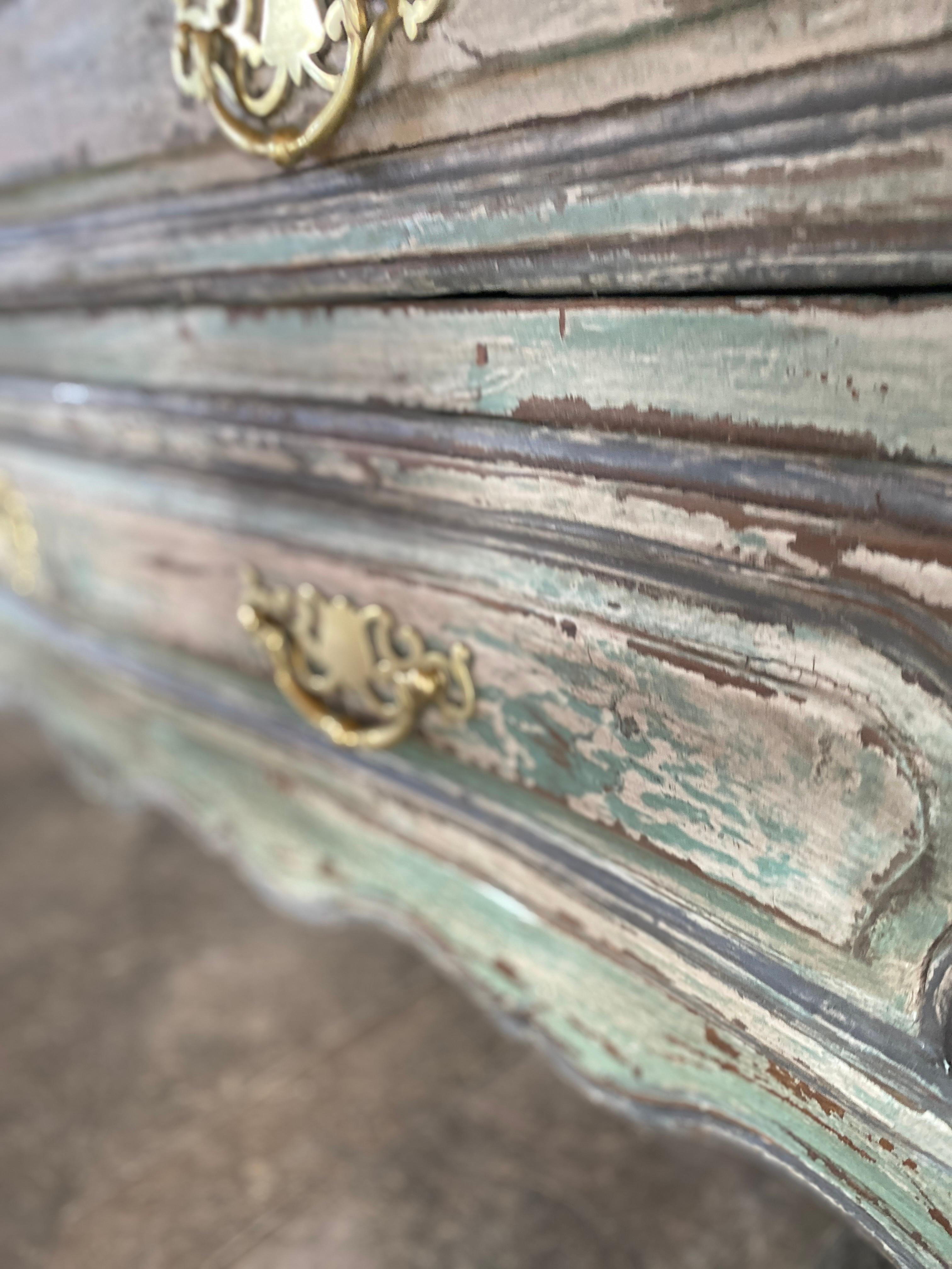 Louis XV patinated curved chest of drawers 18th century  For Sale 6
