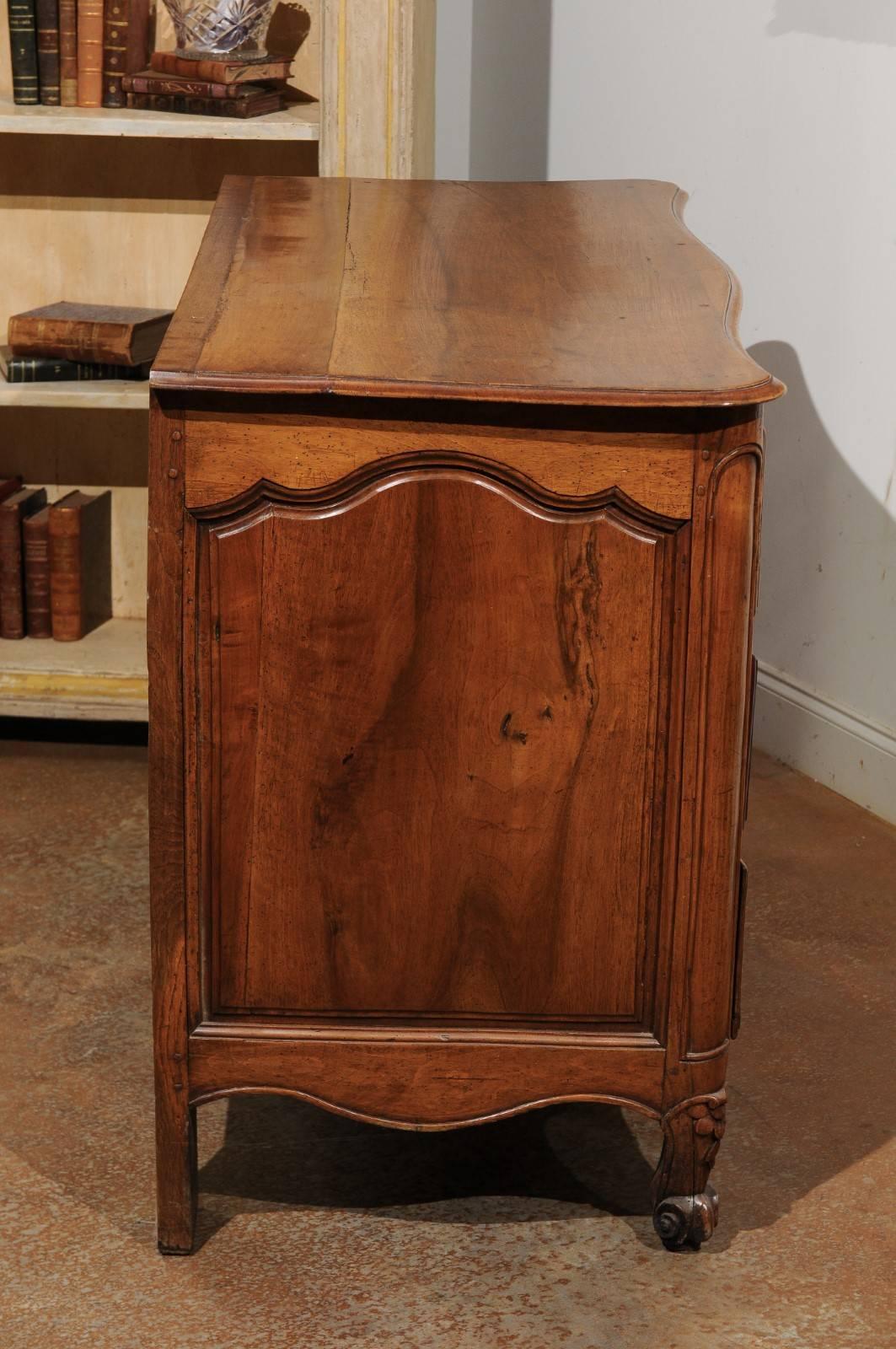 Louis XV Period 1740s French Walnut Five-Drawer Commode with Cartouche Carvings 2