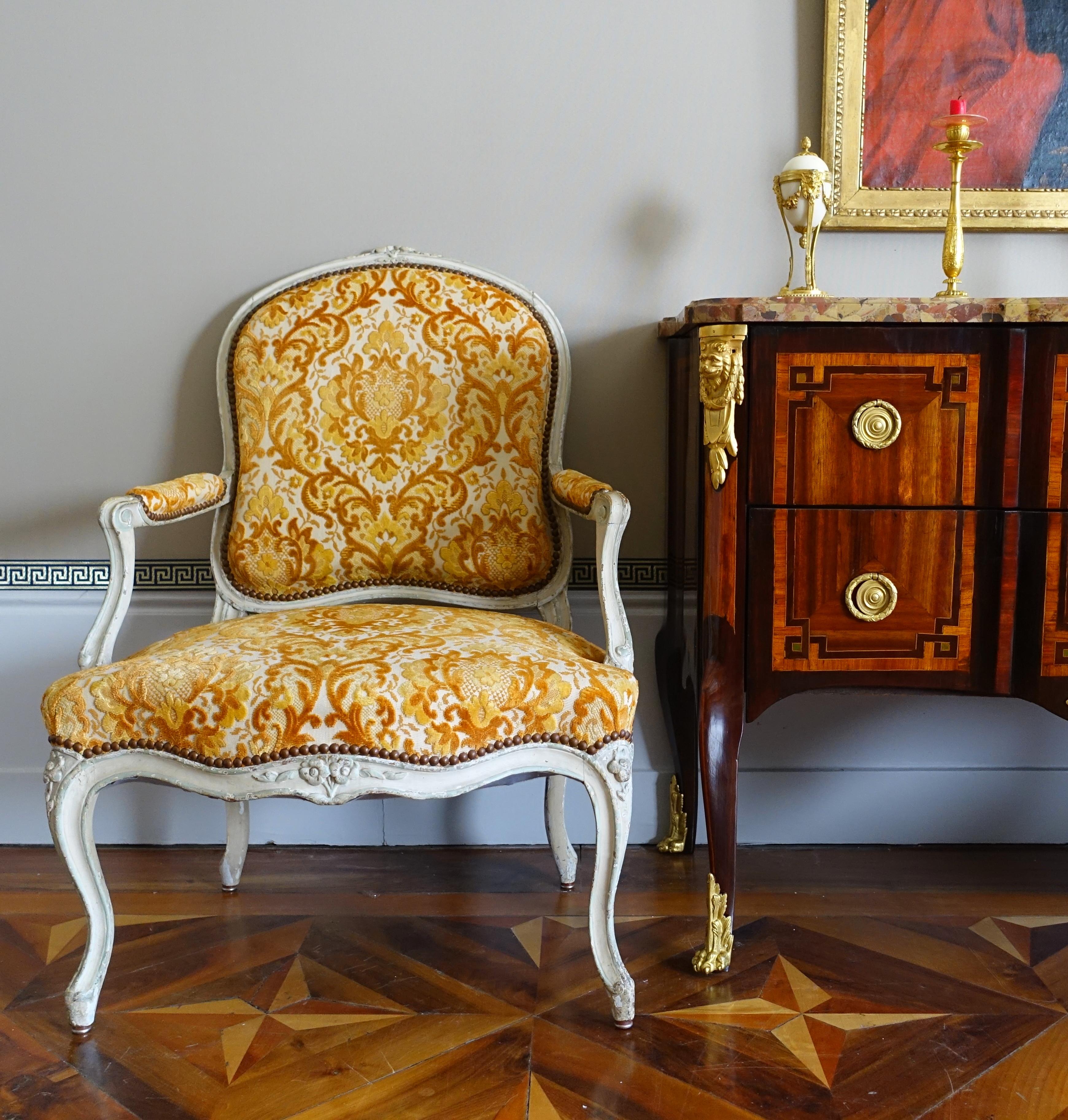 Sillón de época Luis XV, siglo XVIII hacia 1760 en venta 8