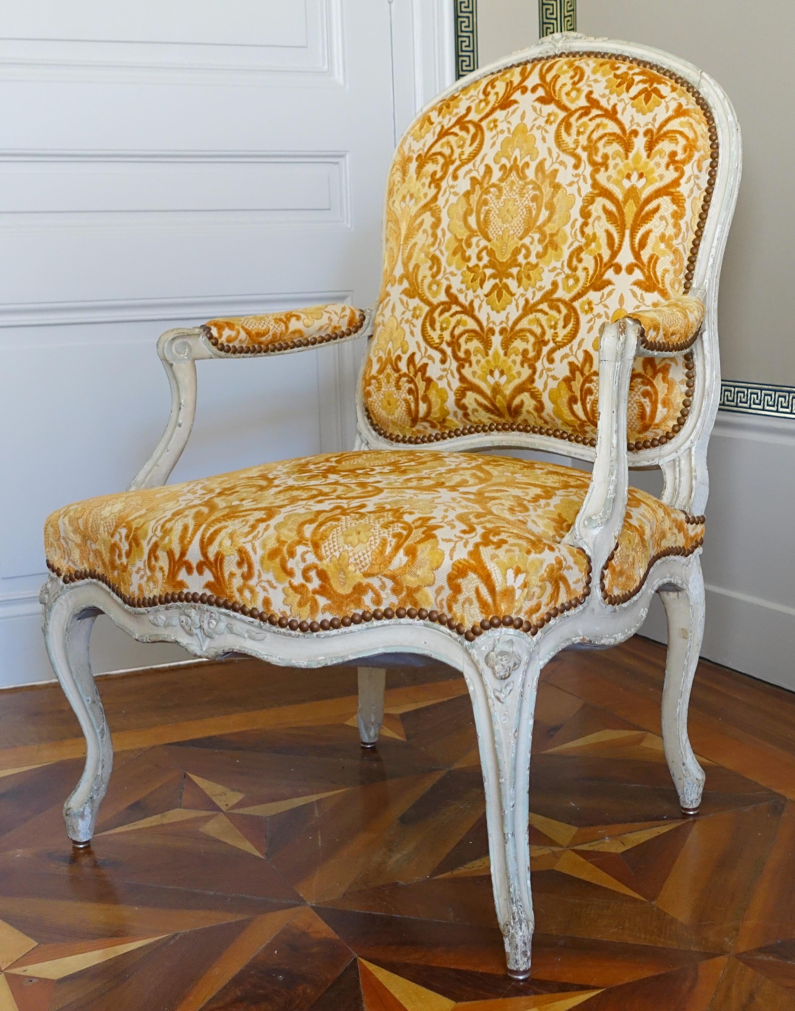 Sillón de época Luis XV, siglo XVIII hacia 1760 Francés en venta