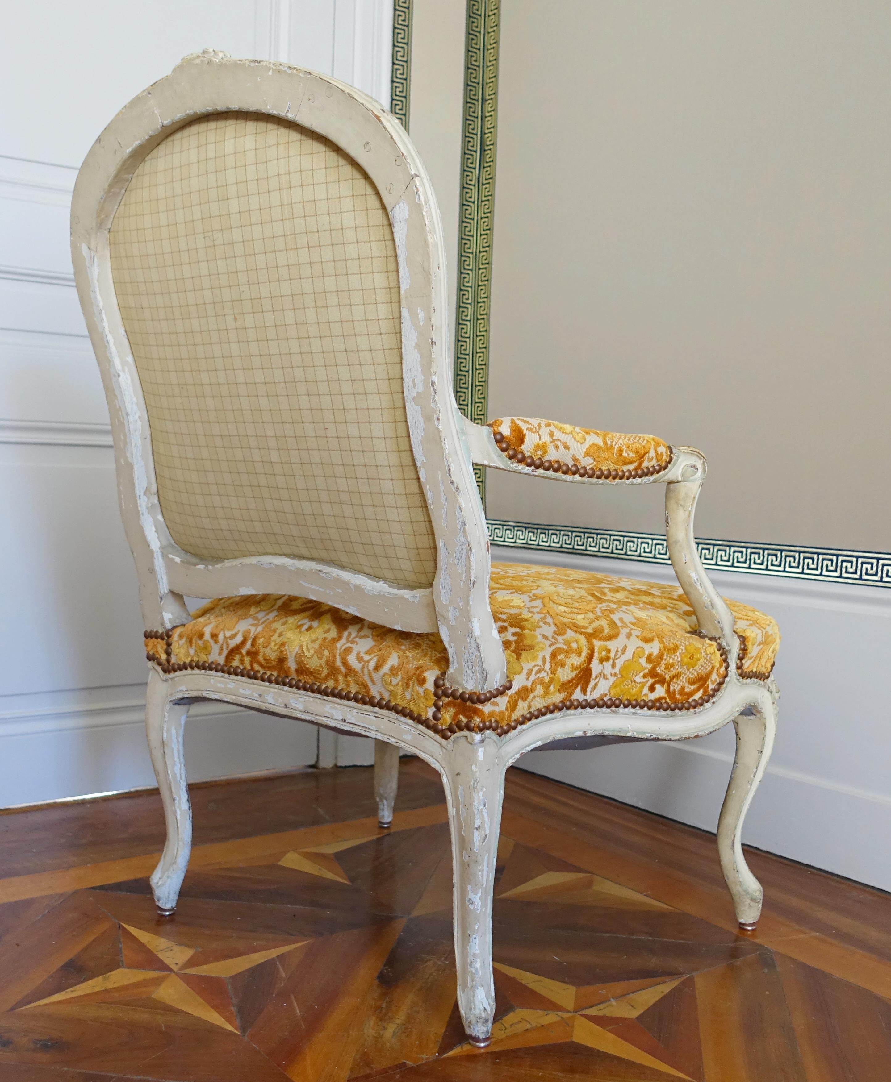Sillón de época Luis XV, siglo XVIII hacia 1760 en venta 1