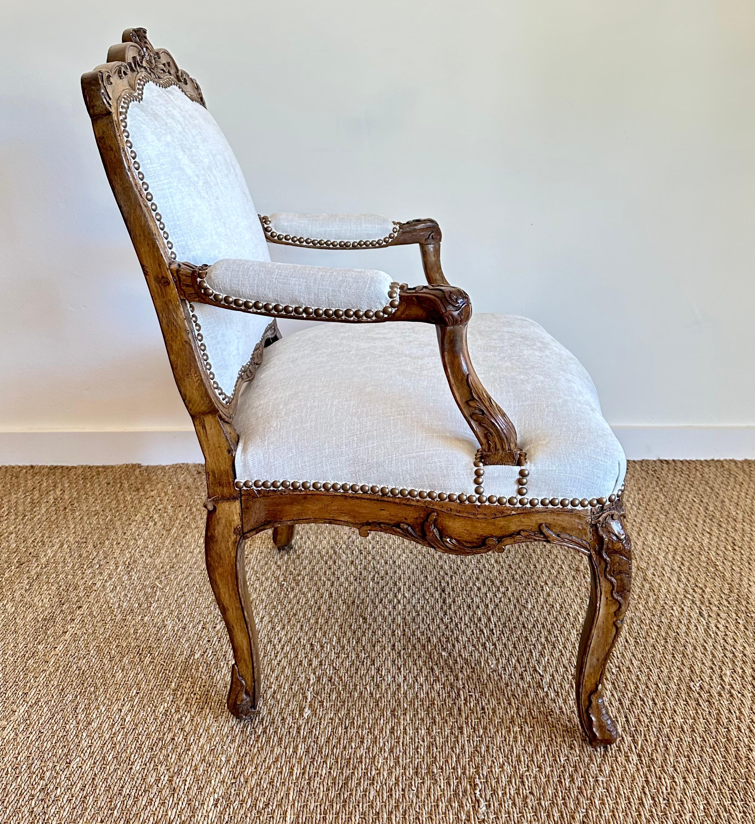 Français Fauteuil d'époque Louis XV en vente