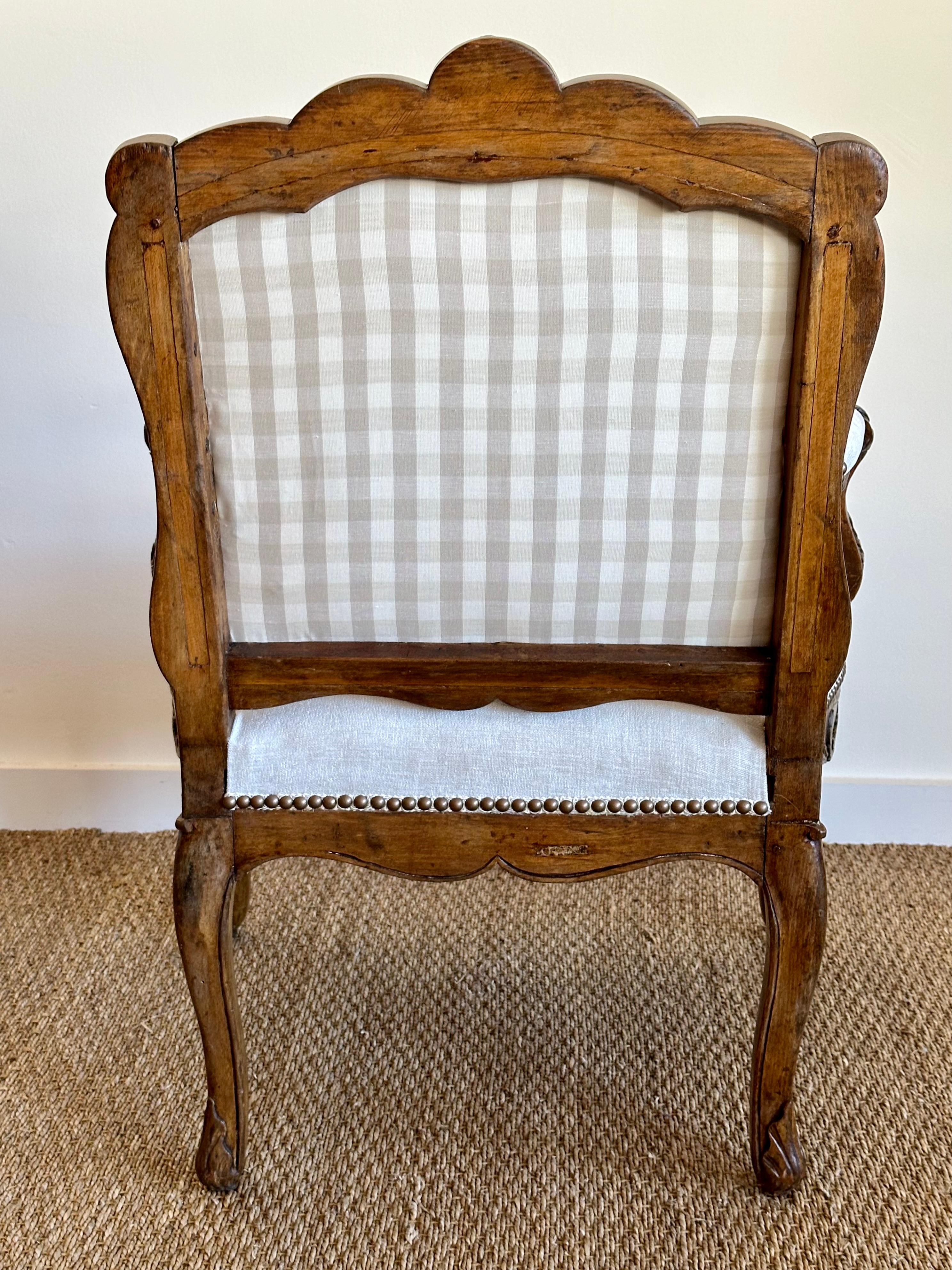 XVIIIe siècle Fauteuil d'époque Louis XV en vente