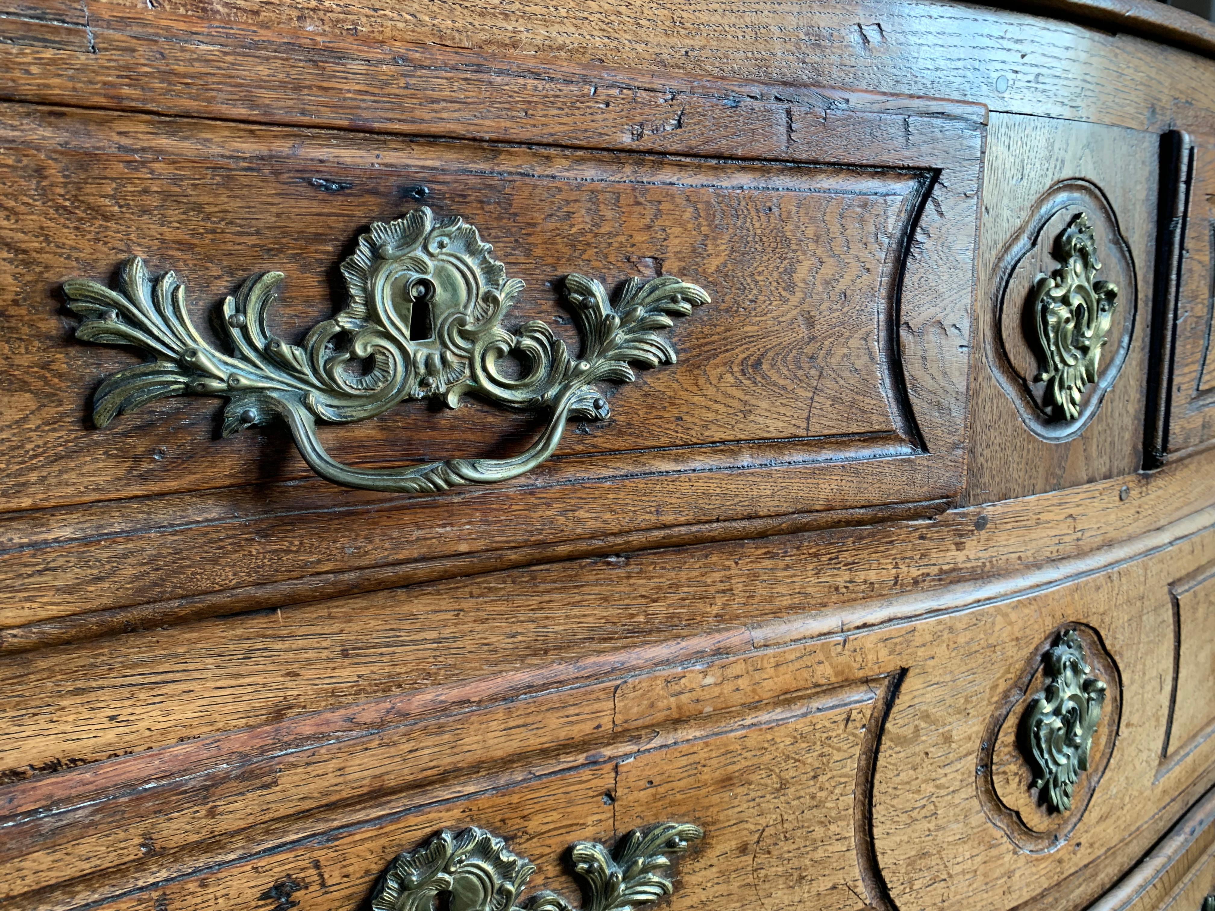 French Louis XV Period Chest of Drawers - 18th Century - France For Sale 5