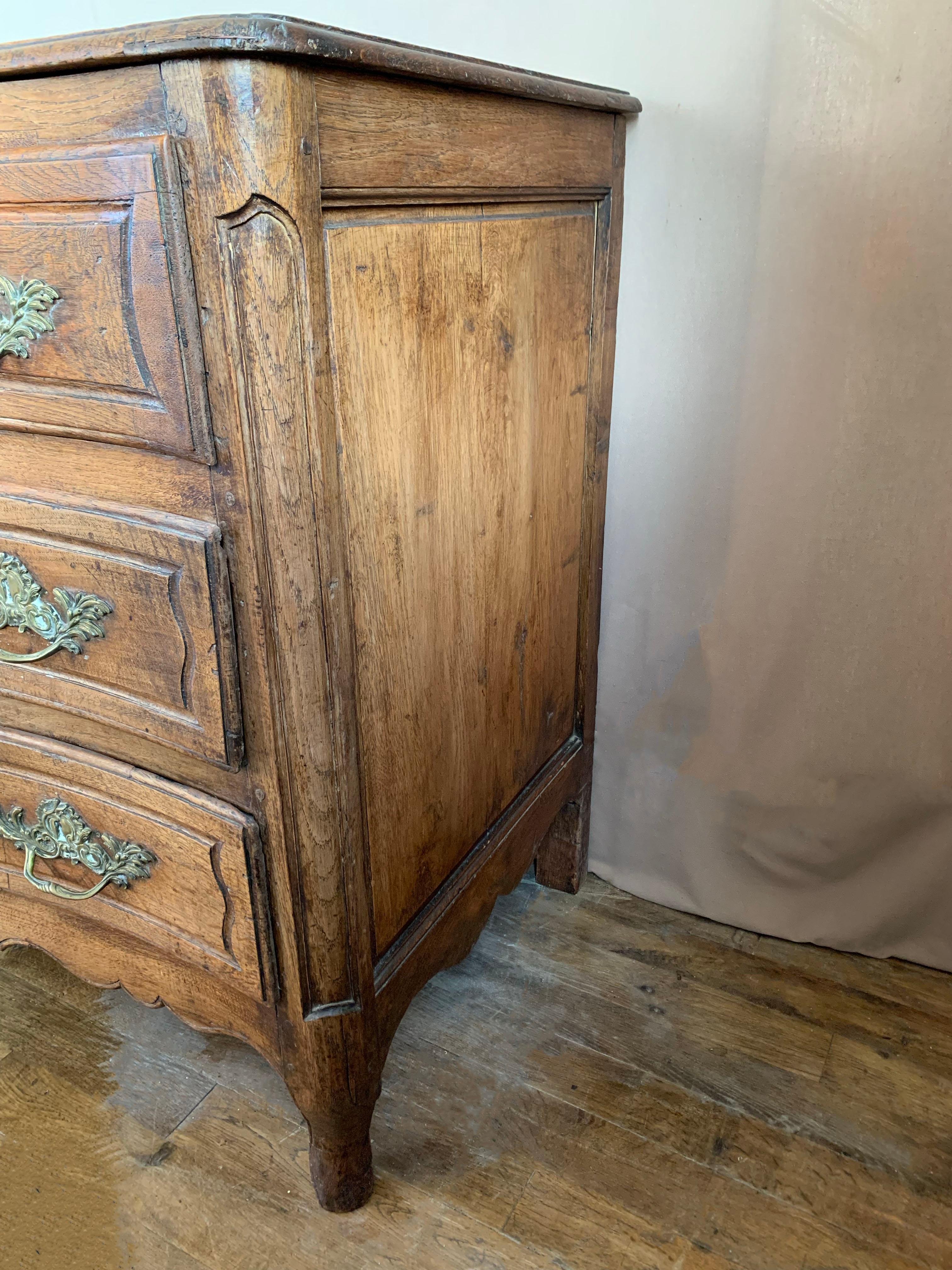 18th Century and Earlier French Louis XV Period Chest of Drawers - 18th Century - France For Sale