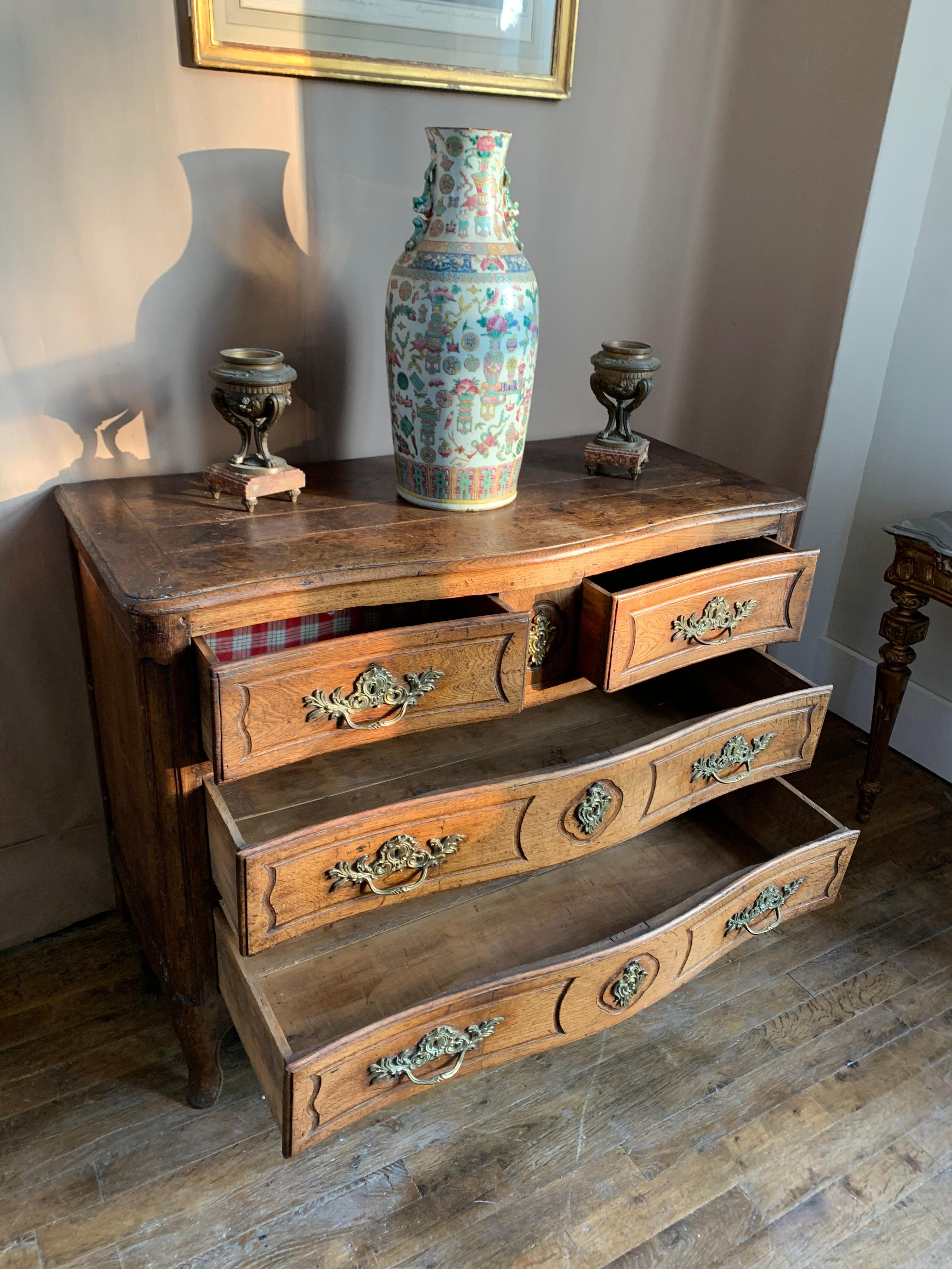 French Louis XV Period Chest of Drawers - 18th Century - France For Sale 3
