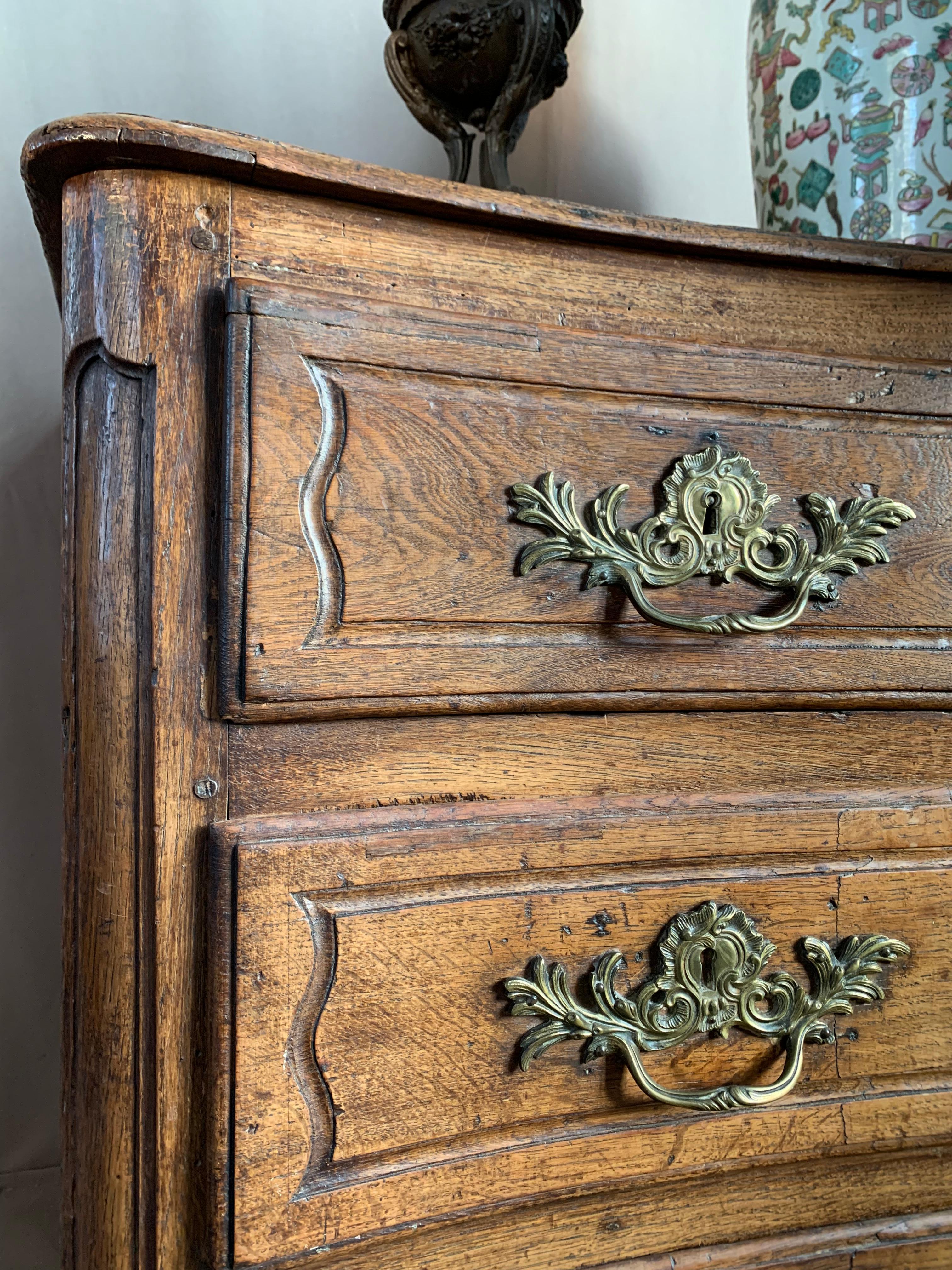 French Louis XV Period Chest of Drawers - 18th Century - France For Sale 4