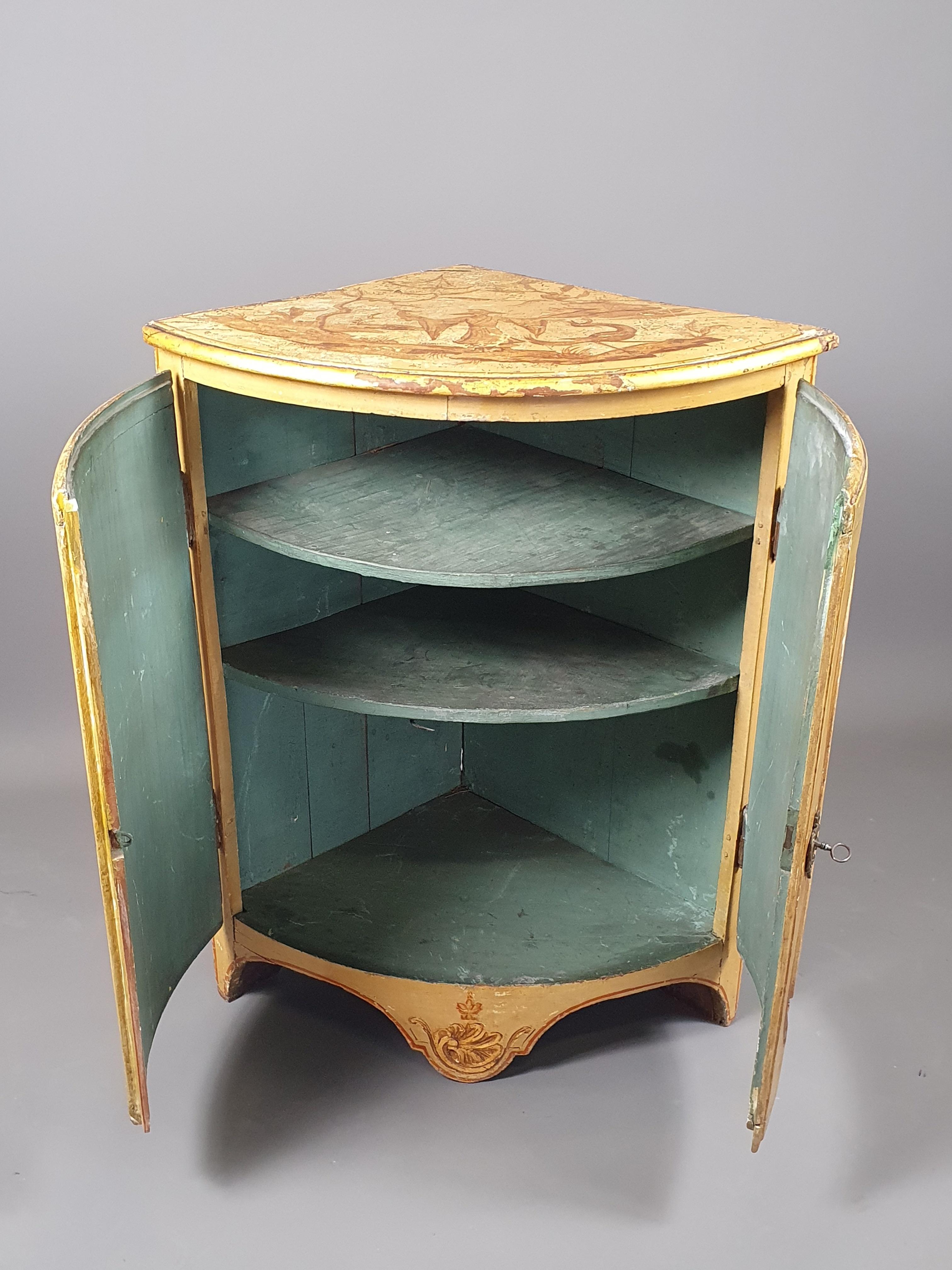 Louis XV Period Corner Cupboard In Chinese Lacquer For Sale 5