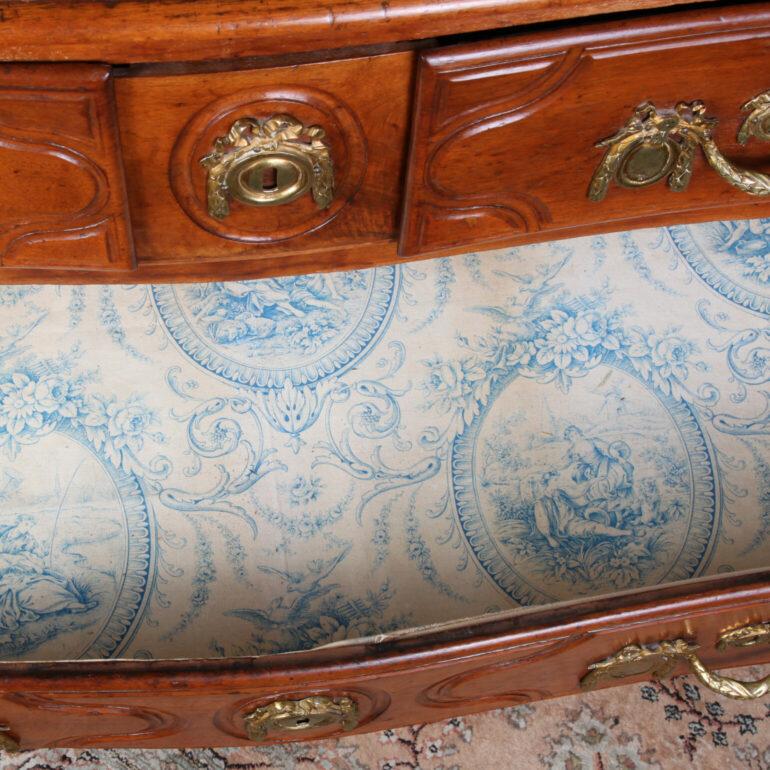 Louis XV Period French Country Commode, Circa 1780 For Sale 2
