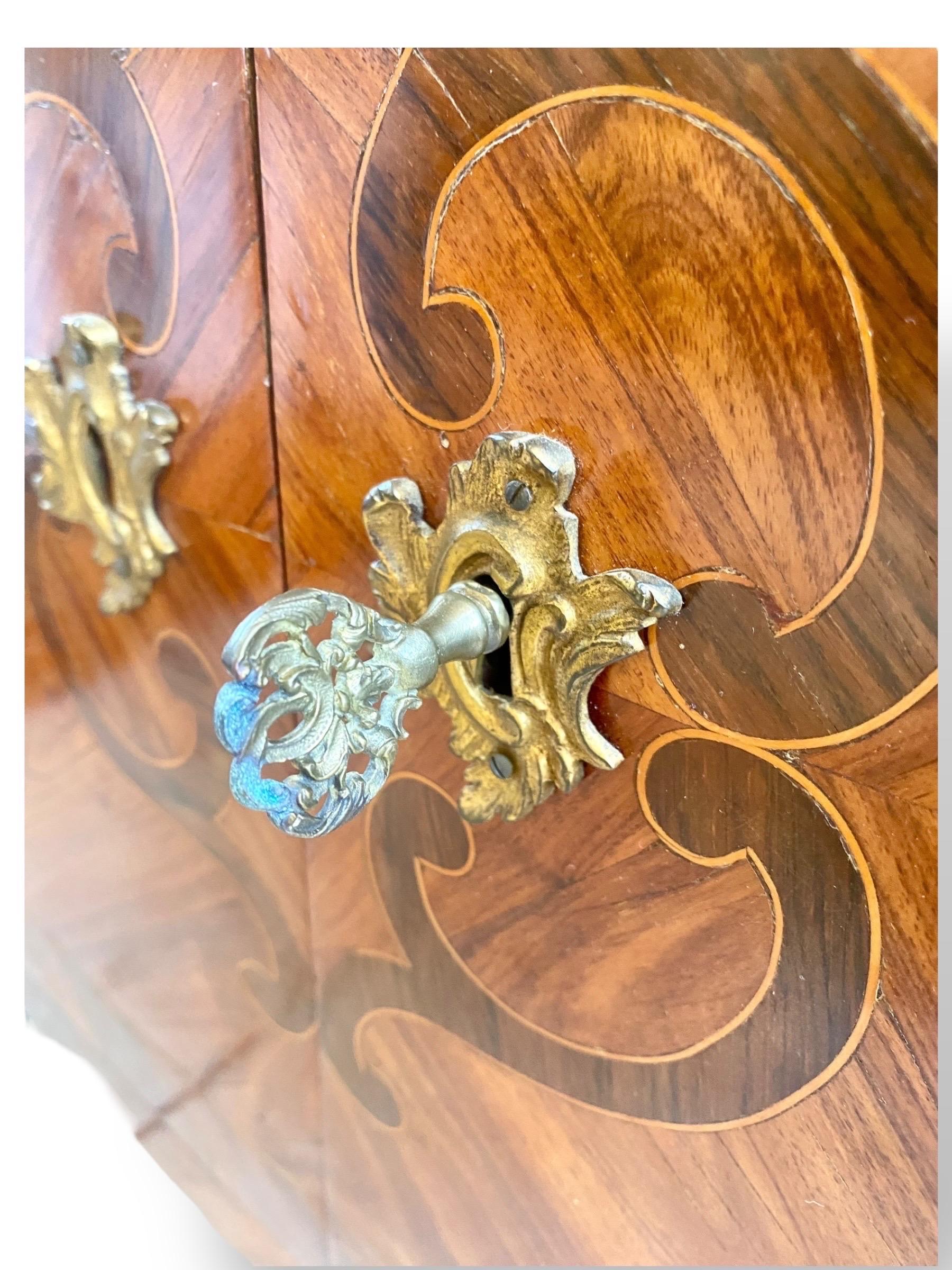 Louis XV period marquetry secretary from the mid-18th century In Good Condition For Sale In Beuzevillette, FR