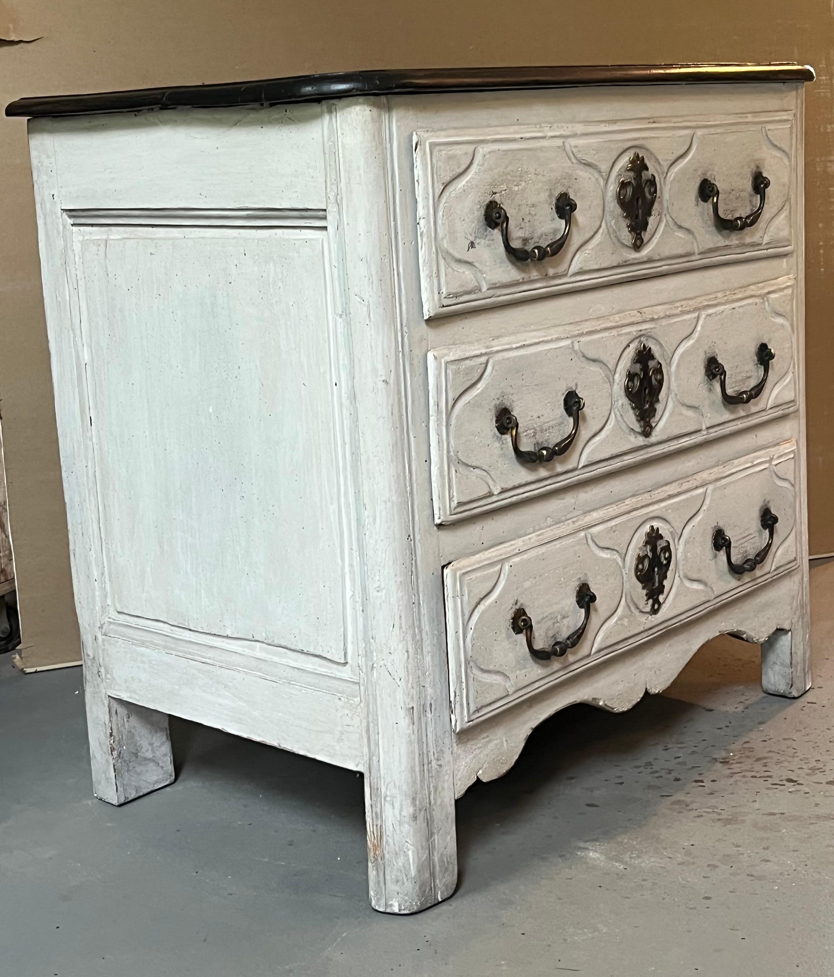 Petite Commode dipinta di epoca Luigi XV in vendita 1