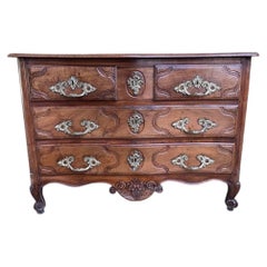 Commode parisienne d'époque Louis XV en noyer, chêne et beeche, XVIIIe siècle