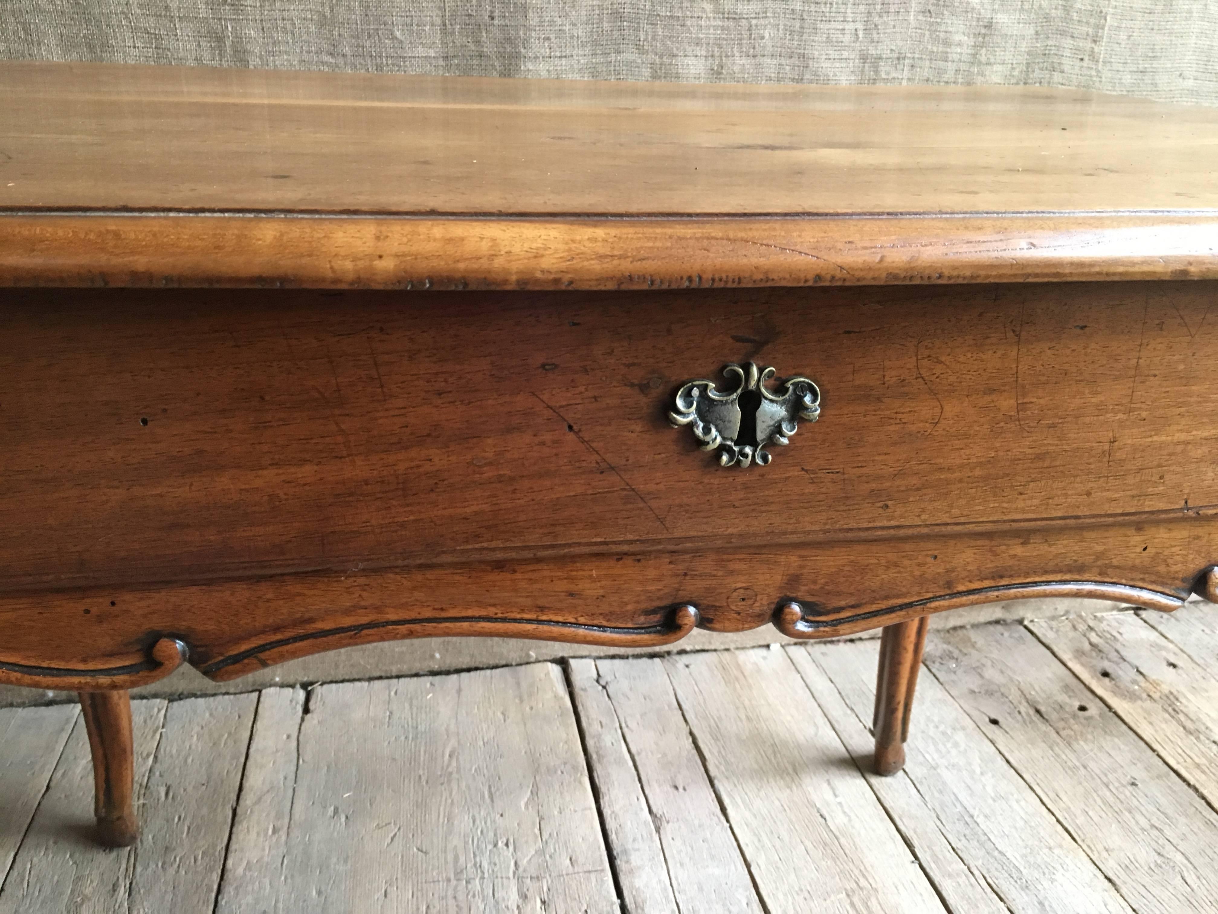 Louis XV Period Provincial Bureau Plat, 18th Century In Excellent Condition In Doylestown, PA