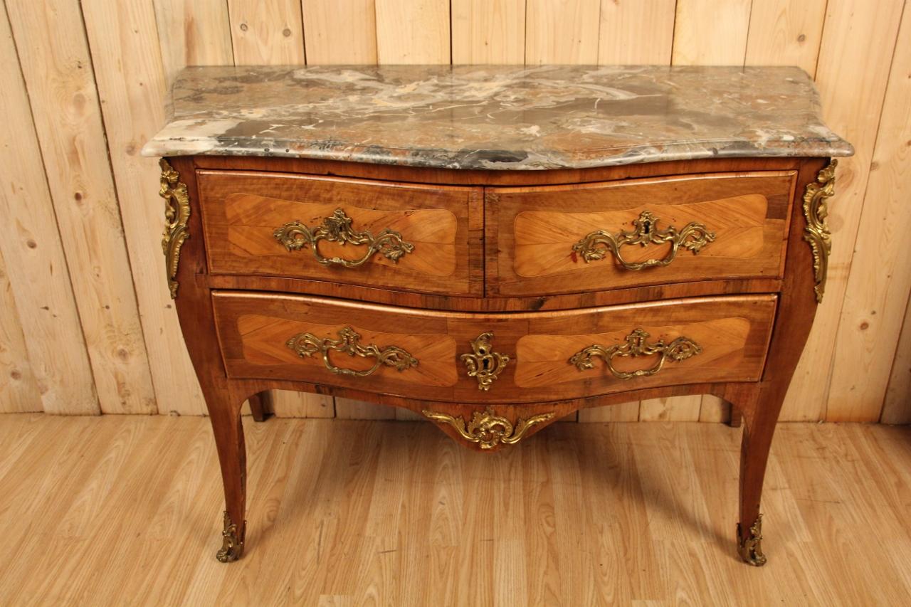veneered wood chest of drawers opening with three drawers in two rows, gilded and chiseled bronze ornamentation, marble top generally in good house condition