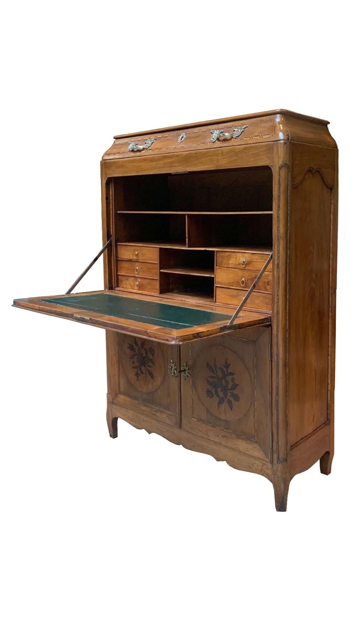Oven secretary in walnut and other european woods, opening with two leaves a flap and a drawer. The decor is composed of three medallions containing inlaid floral arrangements.  Opening the flap reveals the paper holder made up of compartments and